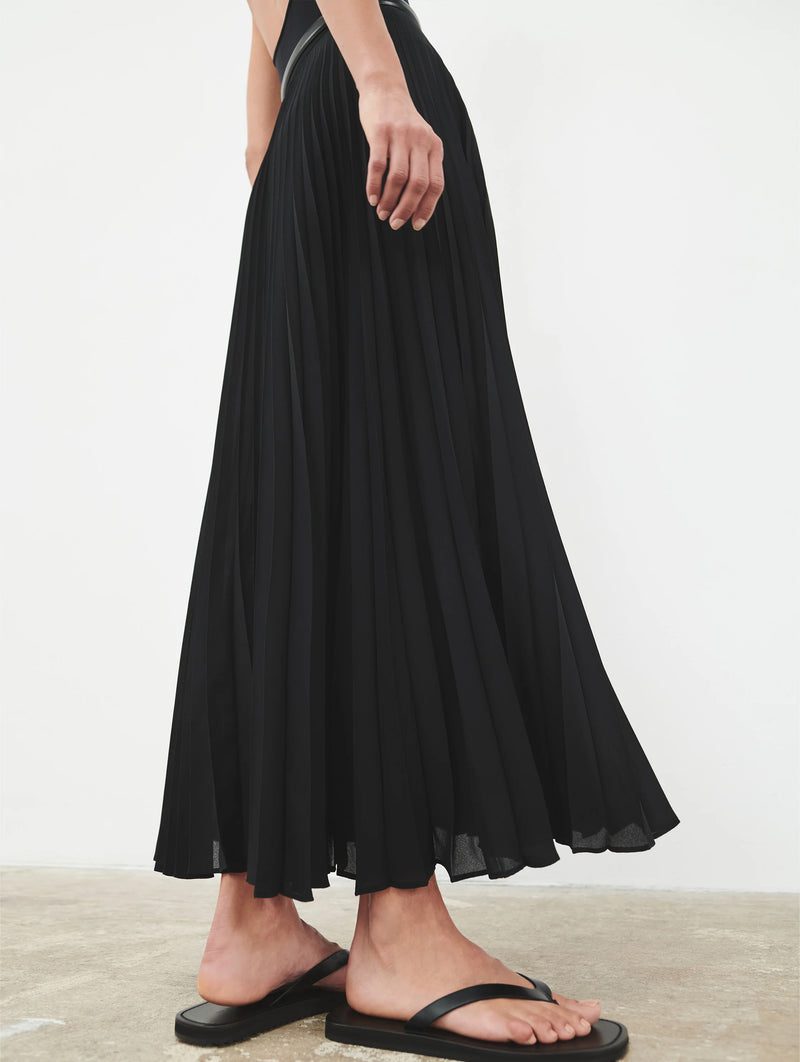 Pleated Skirt in Black