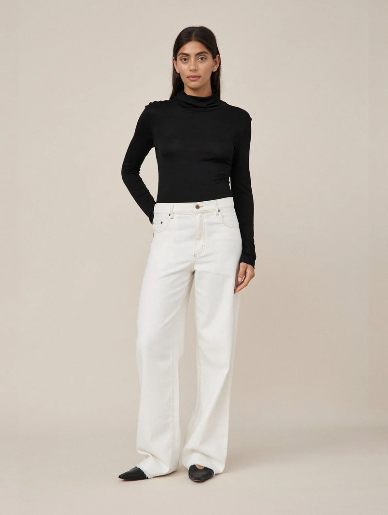01 Turtleneck in Black