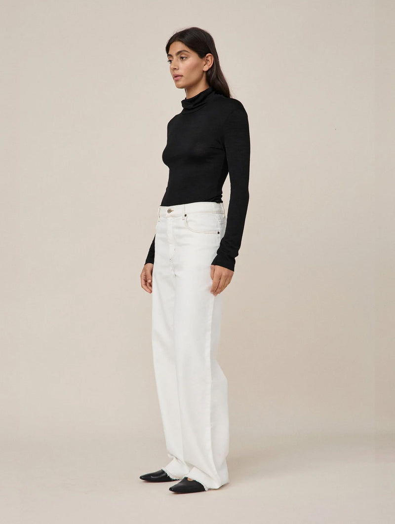 01 Turtleneck in Black
