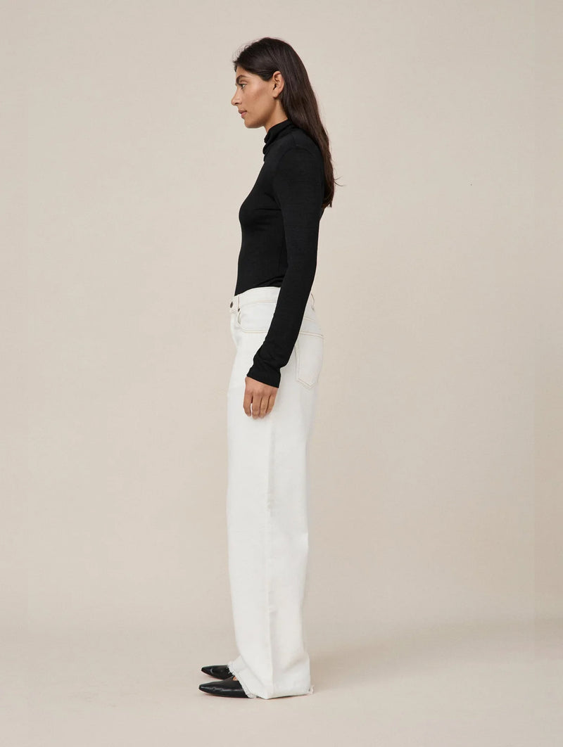 01 Turtleneck in Black