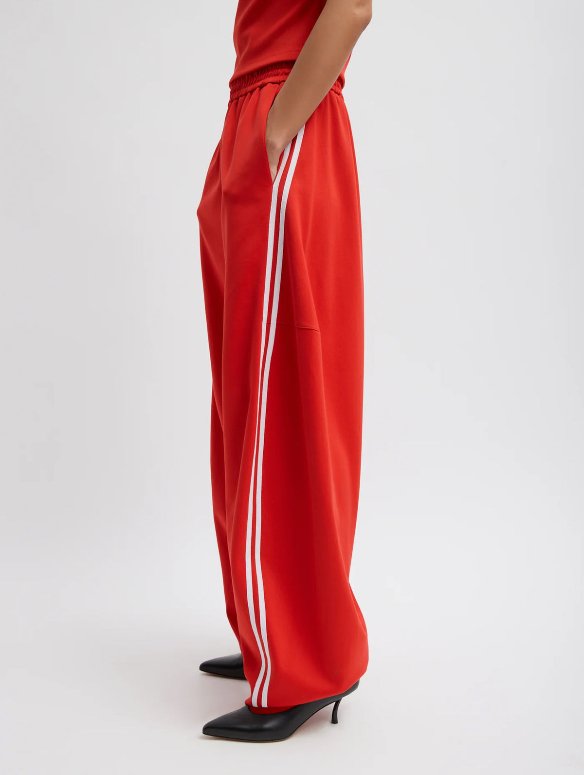 Contrast Stripe Active Knit Winslow Pant Regular in Red