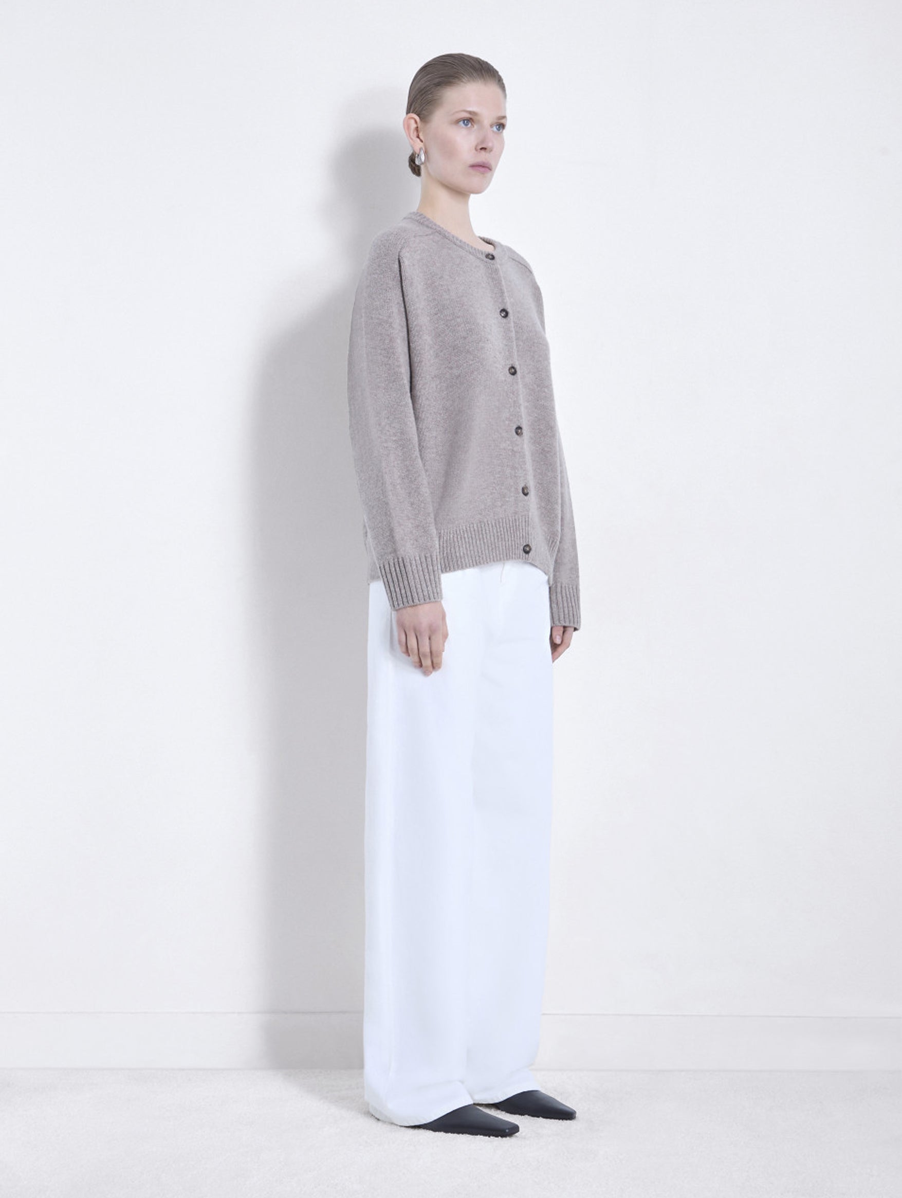 Aidar Round Neck Cardigan in Moon Grey