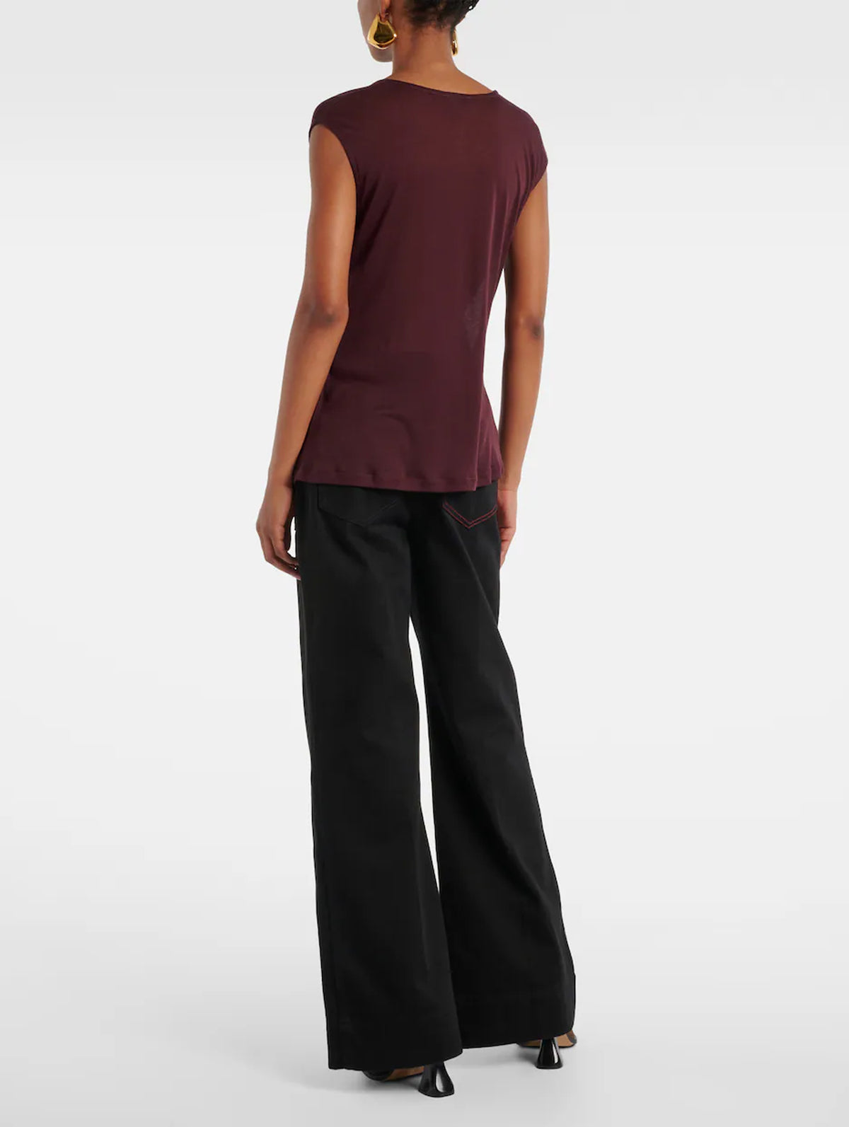 Asymmetric Draped Tank in Port