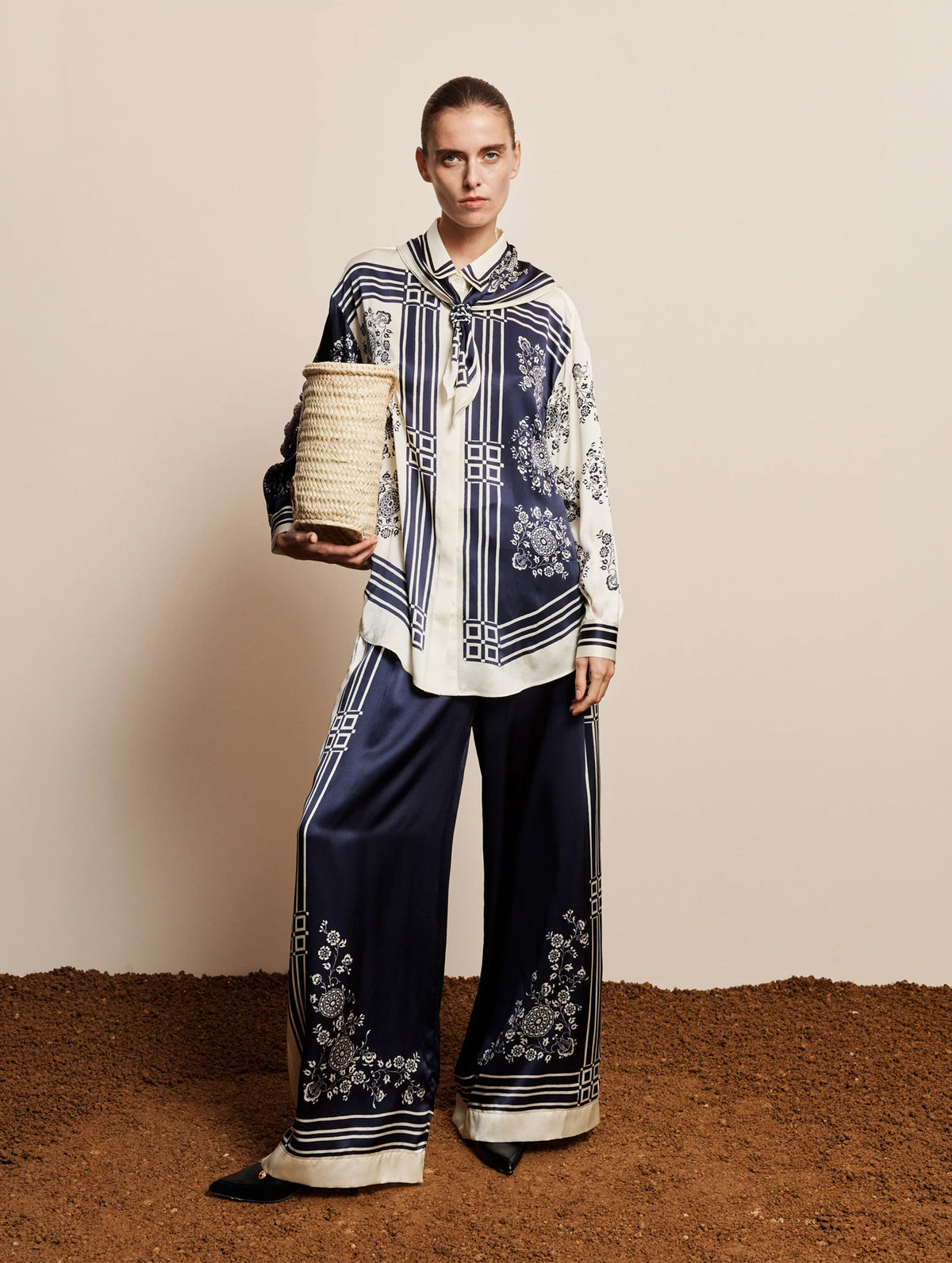 Banderra Scarf Silk Shirt in Ink