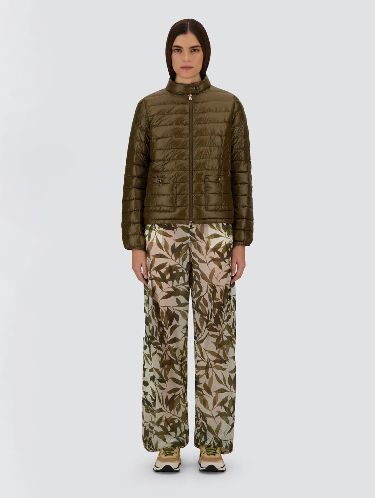 Bomber Jacker in Nylon Ultralight in Military Green