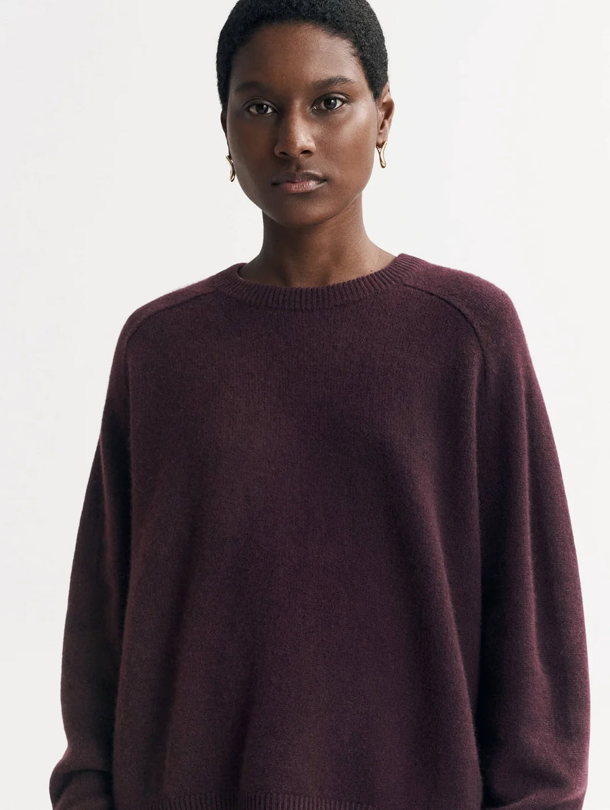 Boyfriend O-Neck Cashmere Sweater in Mulberry