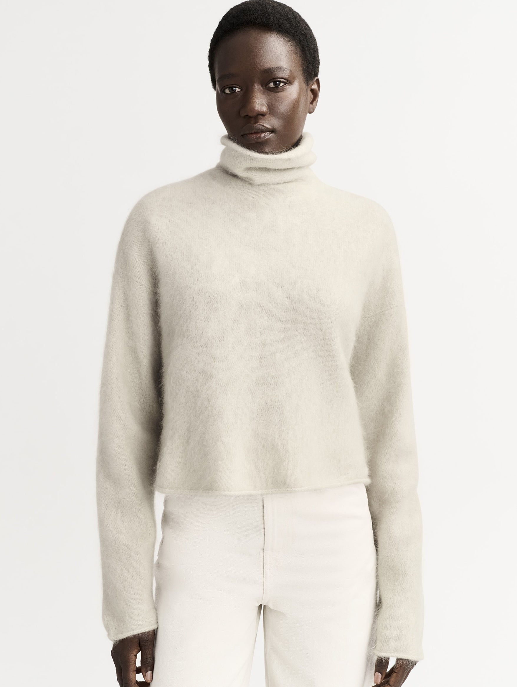 Brushed Cashmere Turtleneck in Chalk