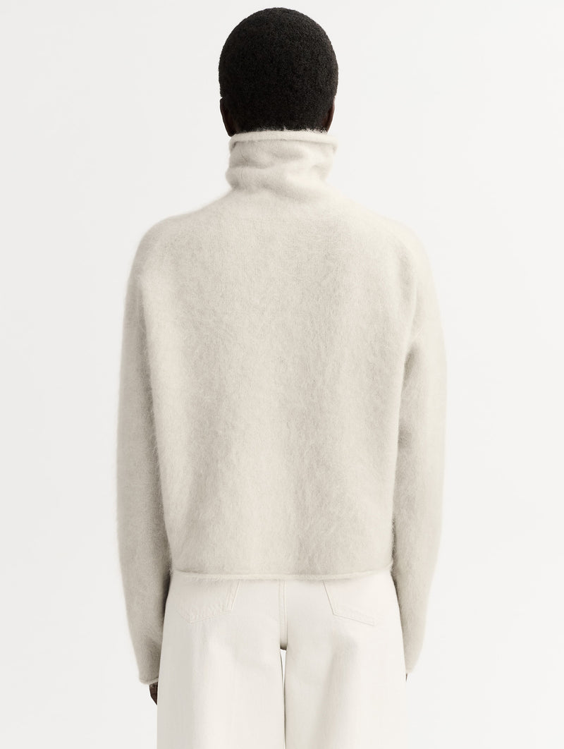 Brushed Cashmere Turtleneck in Chalk