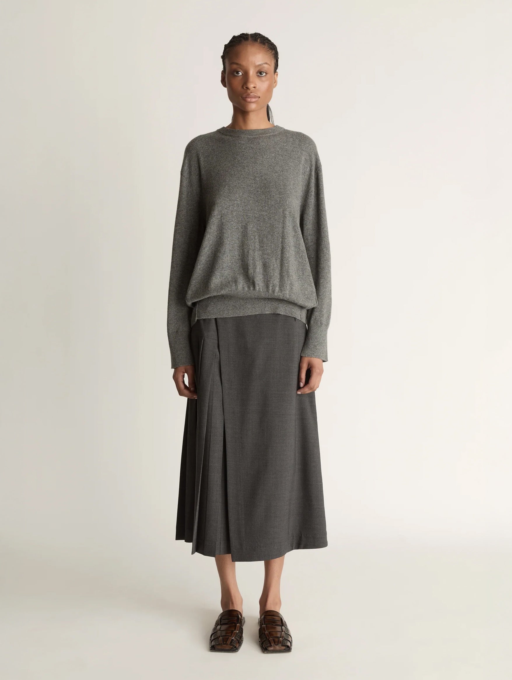 Cashmere Crewneck in Dark Grey