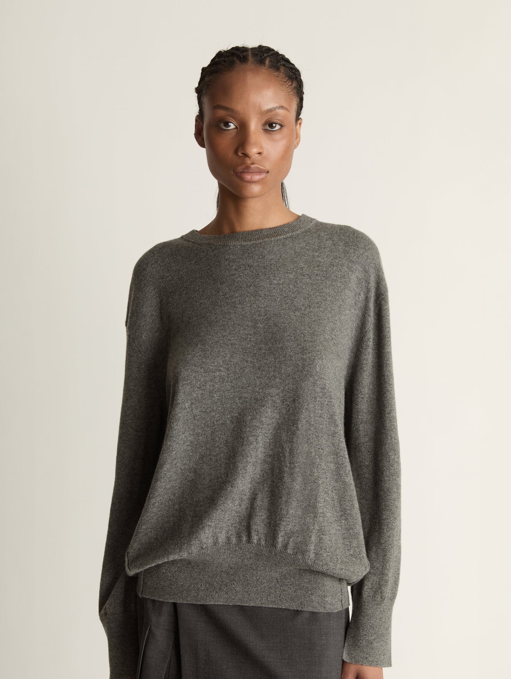 Cashmere Crewneck in Dark Grey