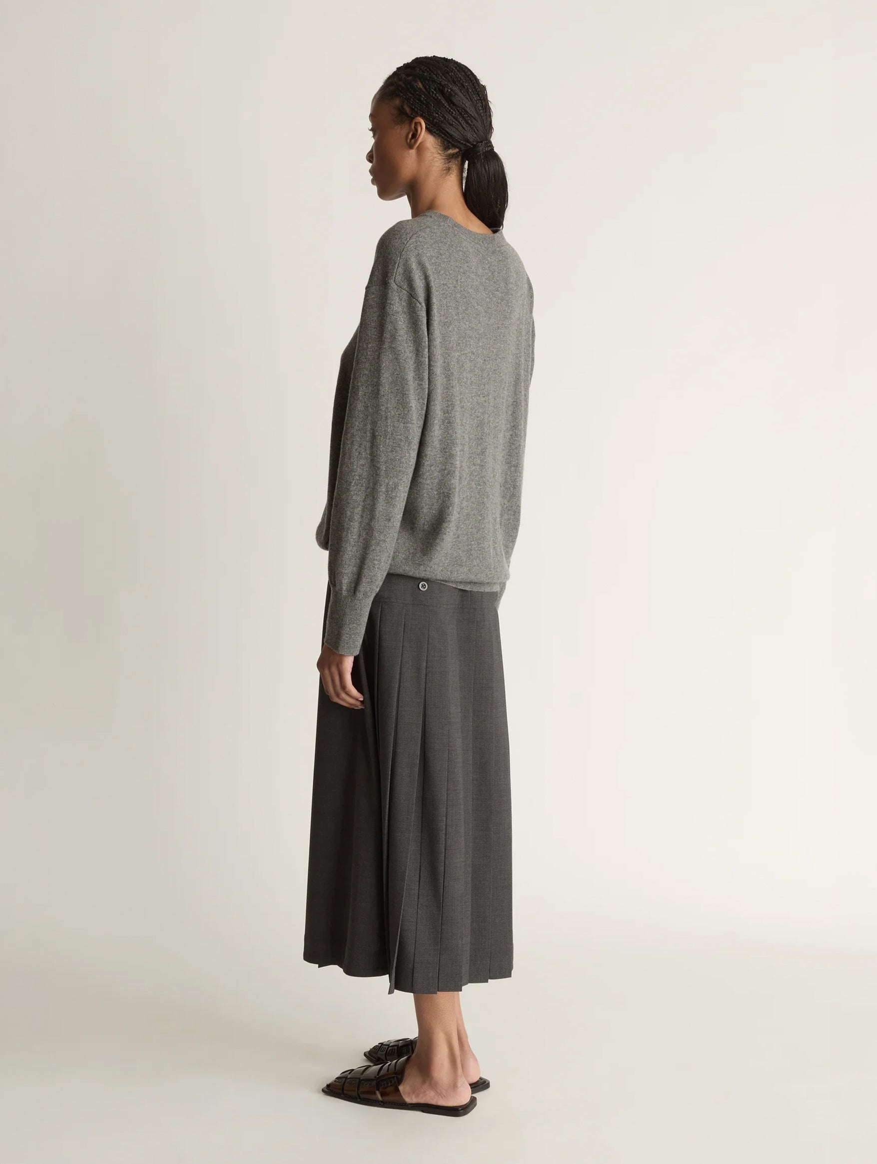 Cashmere Crewneck in Dark Grey