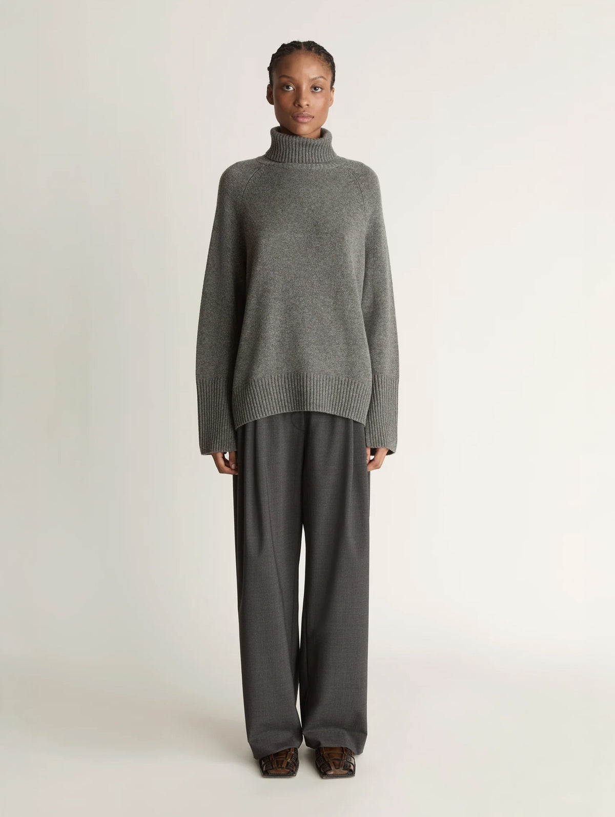 Cashmere Turtleneck in Dark Grey