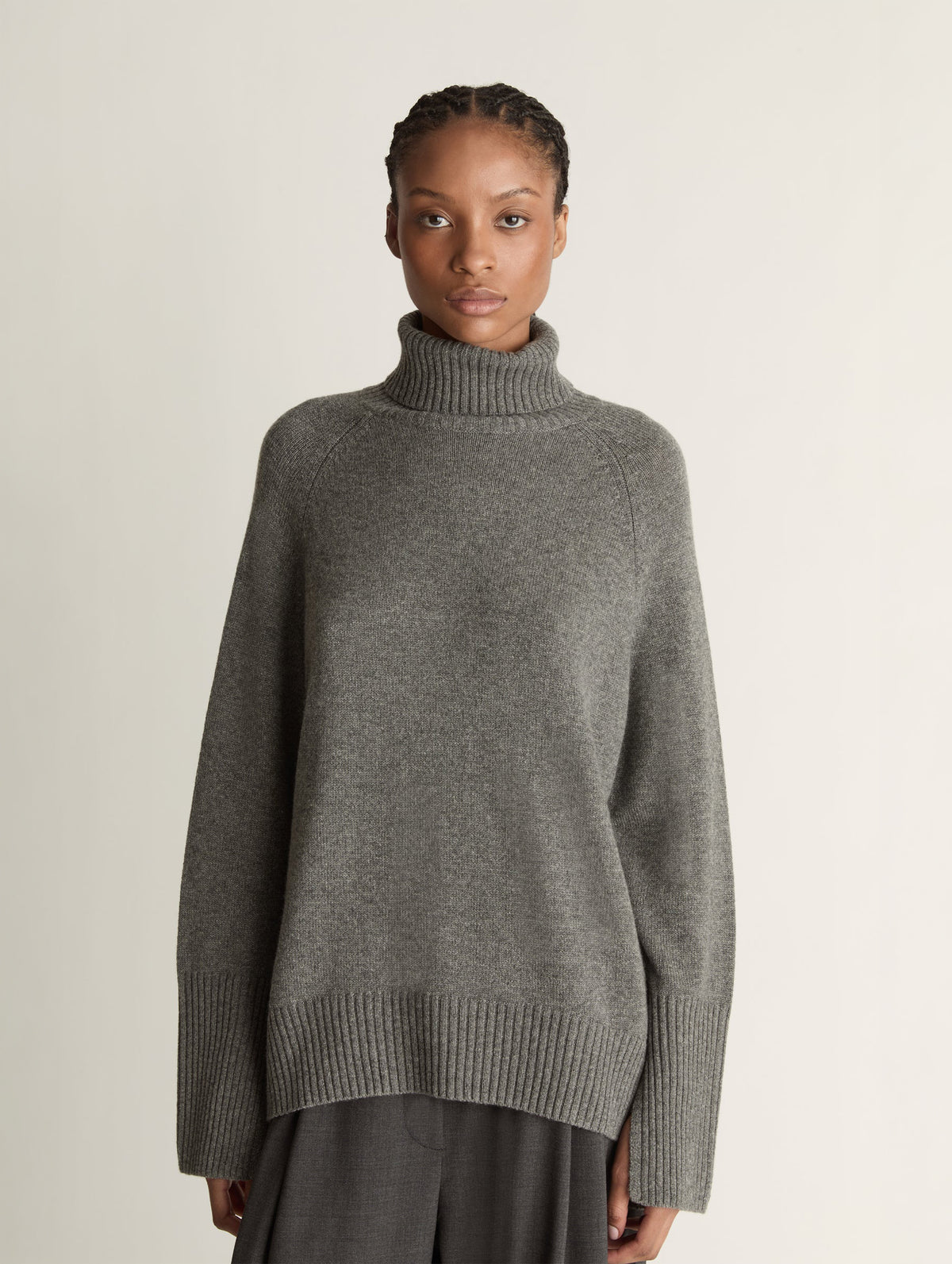 Cashmere Turtleneck in Dark Grey