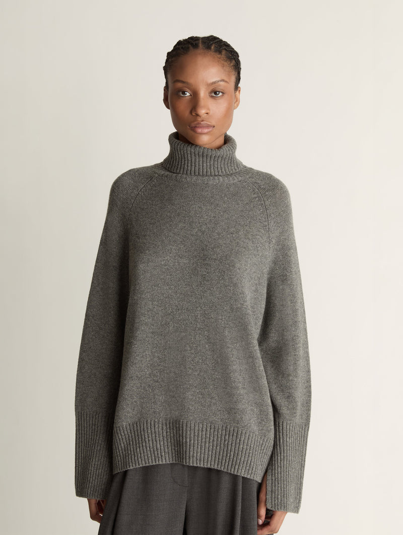 Cashmere Turtleneck in Dark Grey