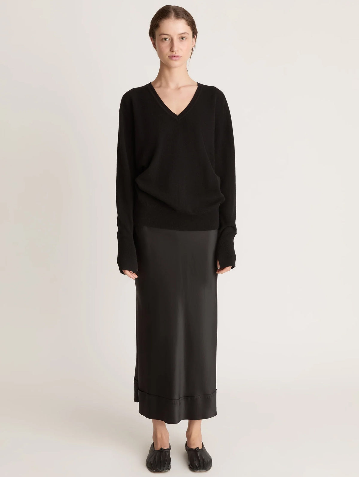 Cashmere V Neck Sweater in Black