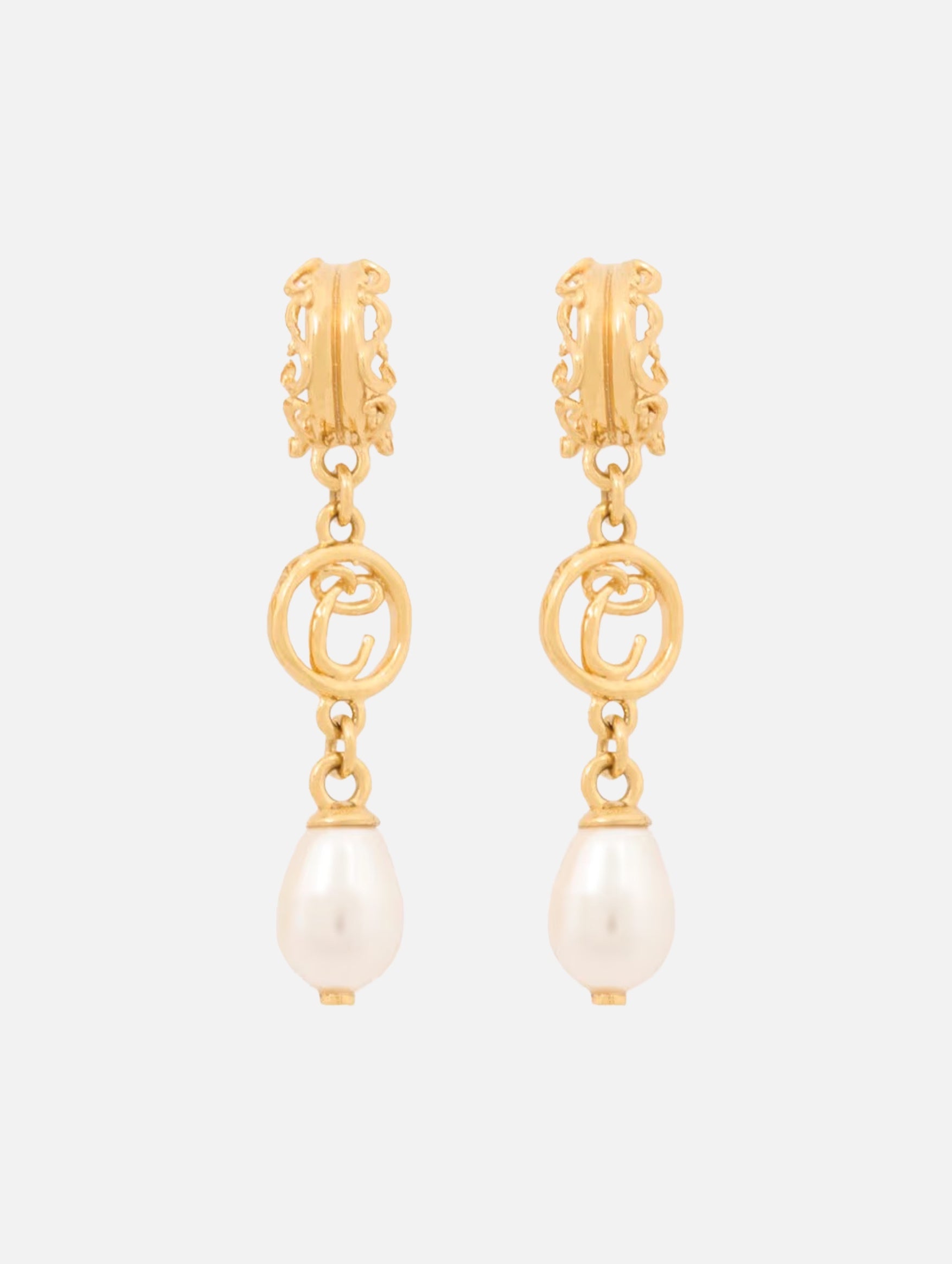 The Chloé Classy Earrings in Gold and Pearly