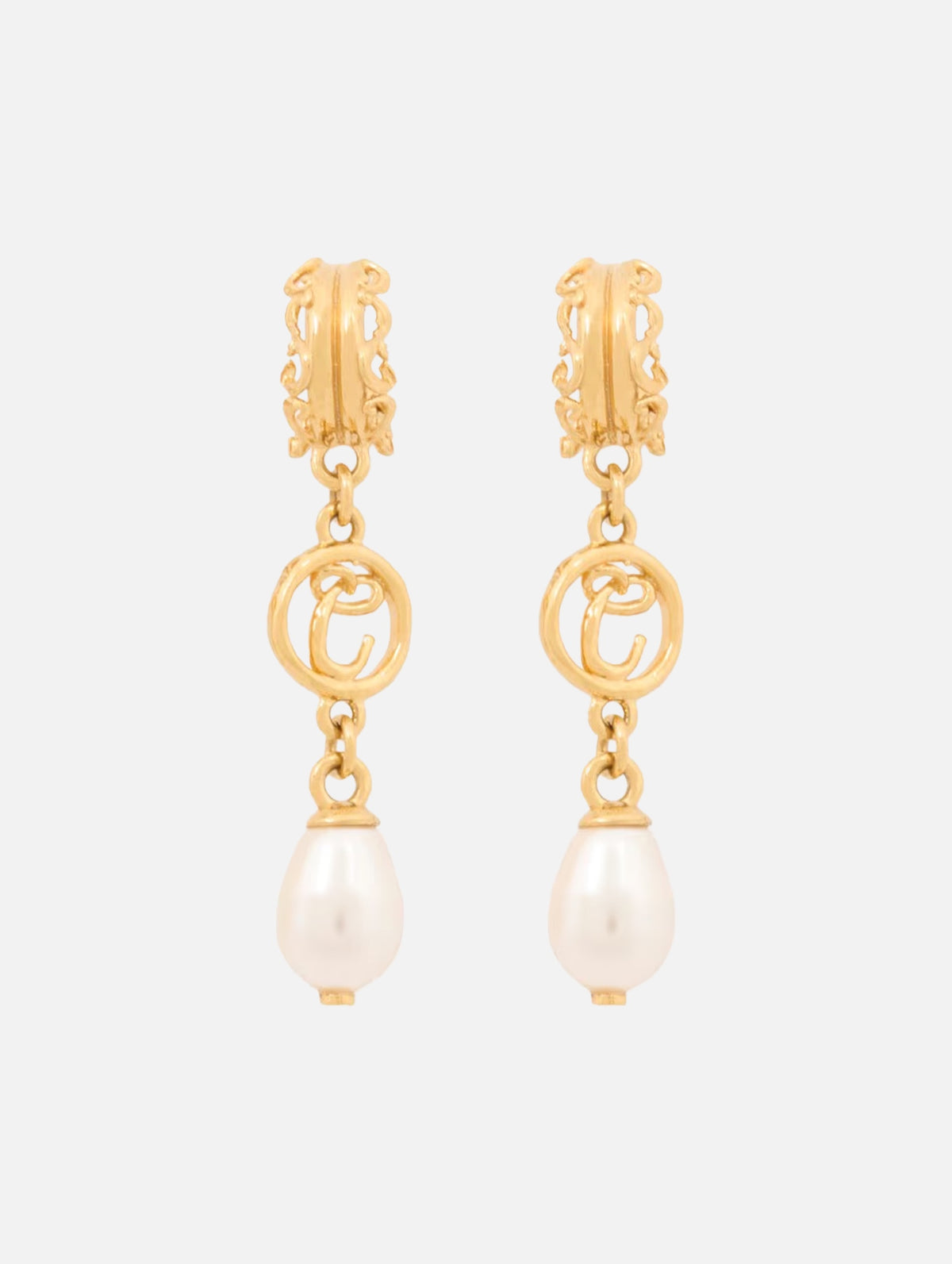 The Chloé Classy Earrings in Gold and Pearly