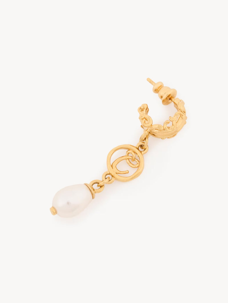 The Chloé Classy Earrings in Gold and Pearly