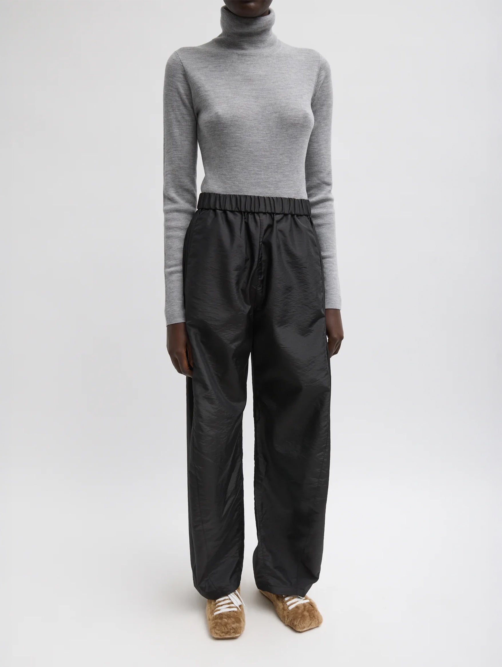 Crispy Nylon Short Winslow Pant in Black