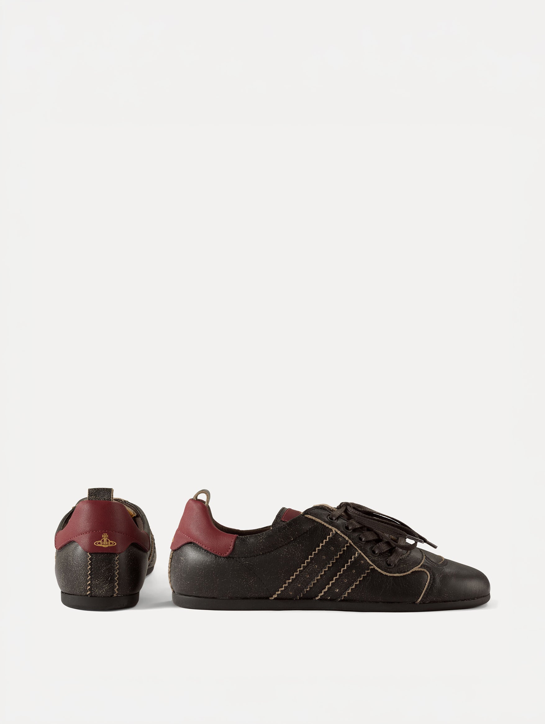 Drunken Trainer in Off Black