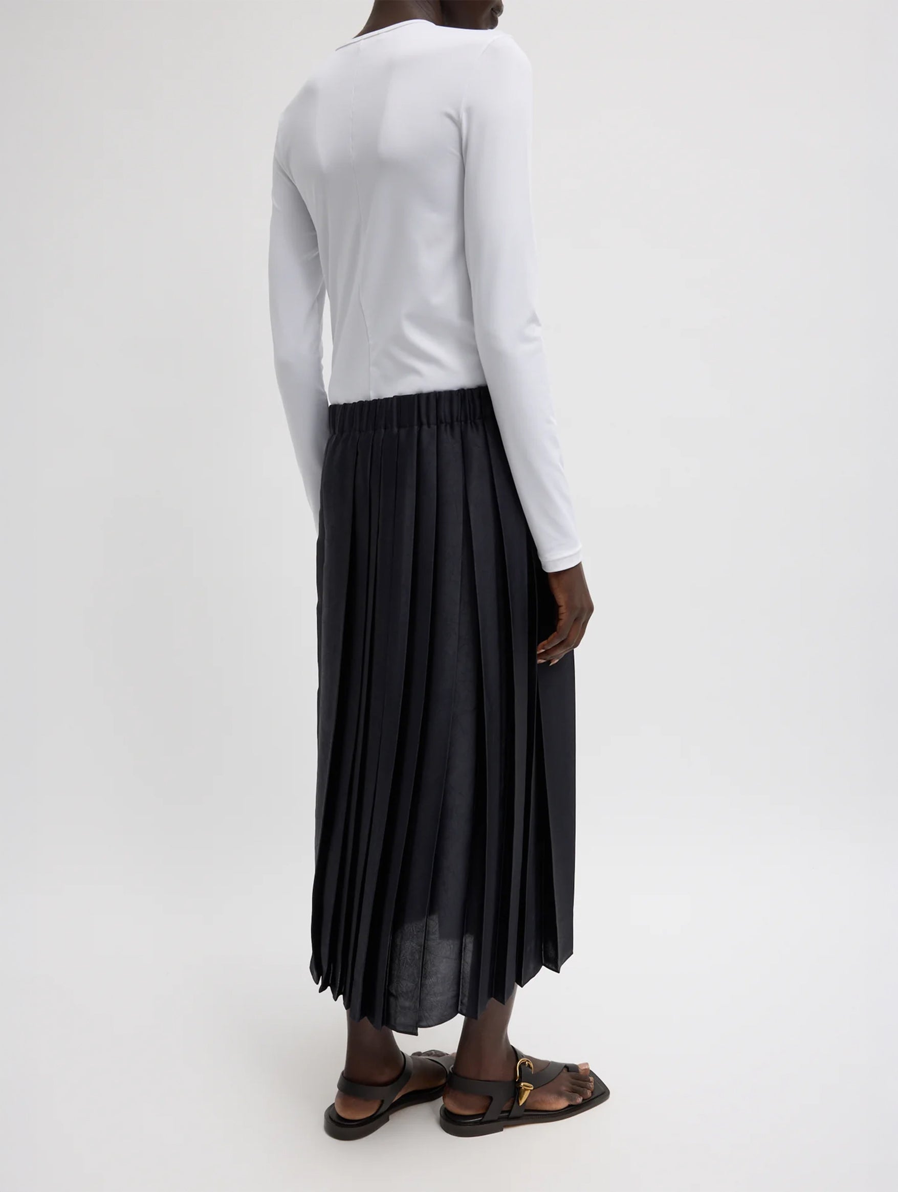 Feather Weight Pleated Pull On Skirt in Black