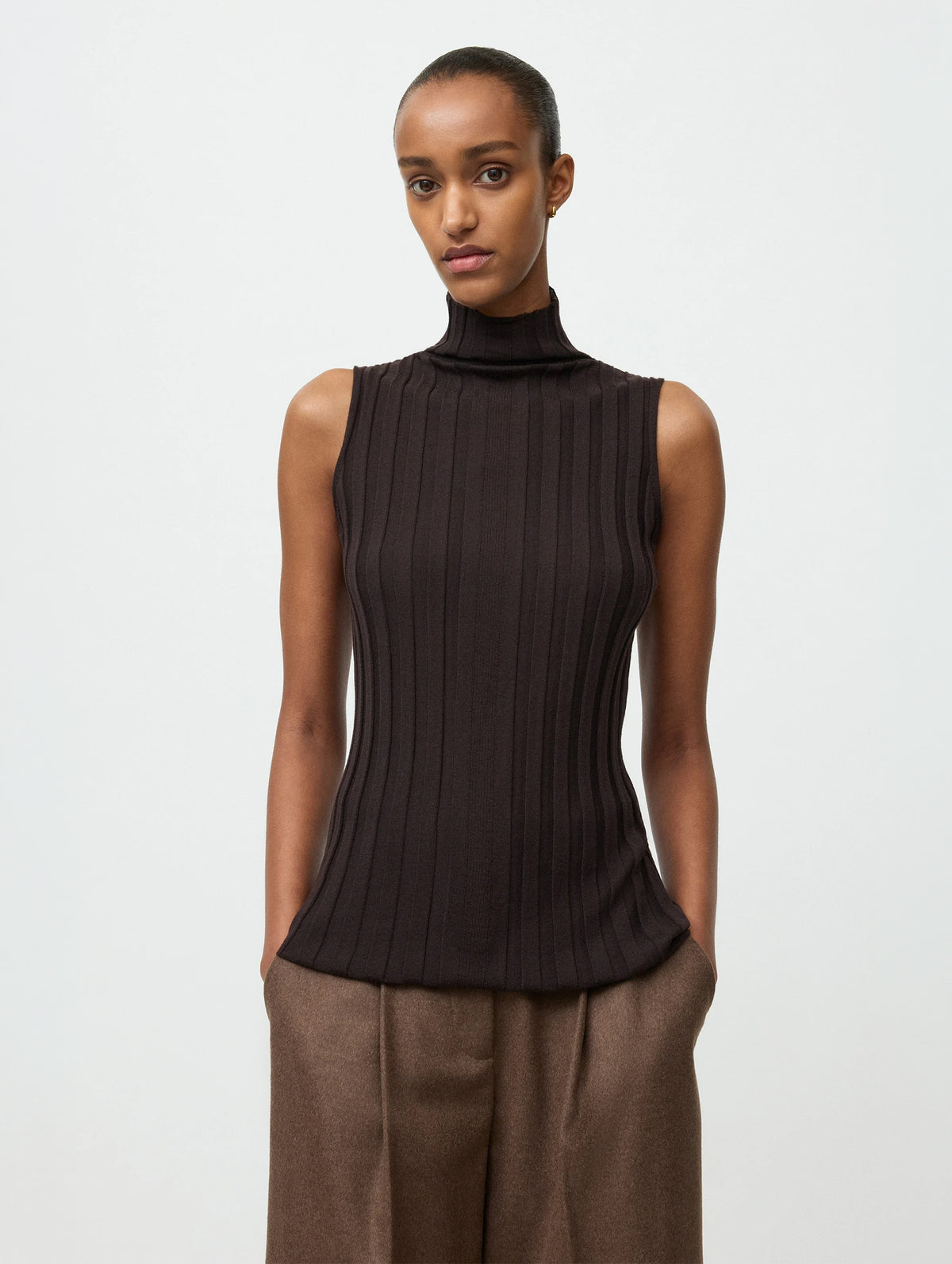 Featherlight Turtleneck Singlet in Mocha