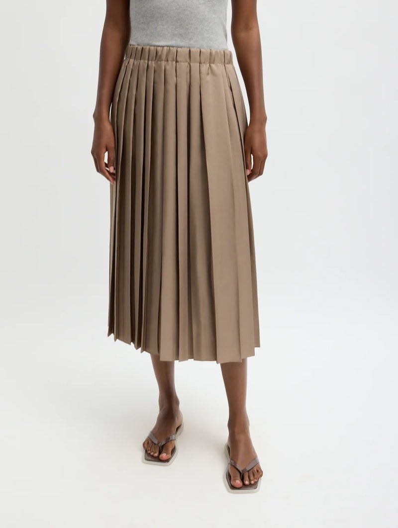 Feather weight Pleated Pullon Skirt in Latte