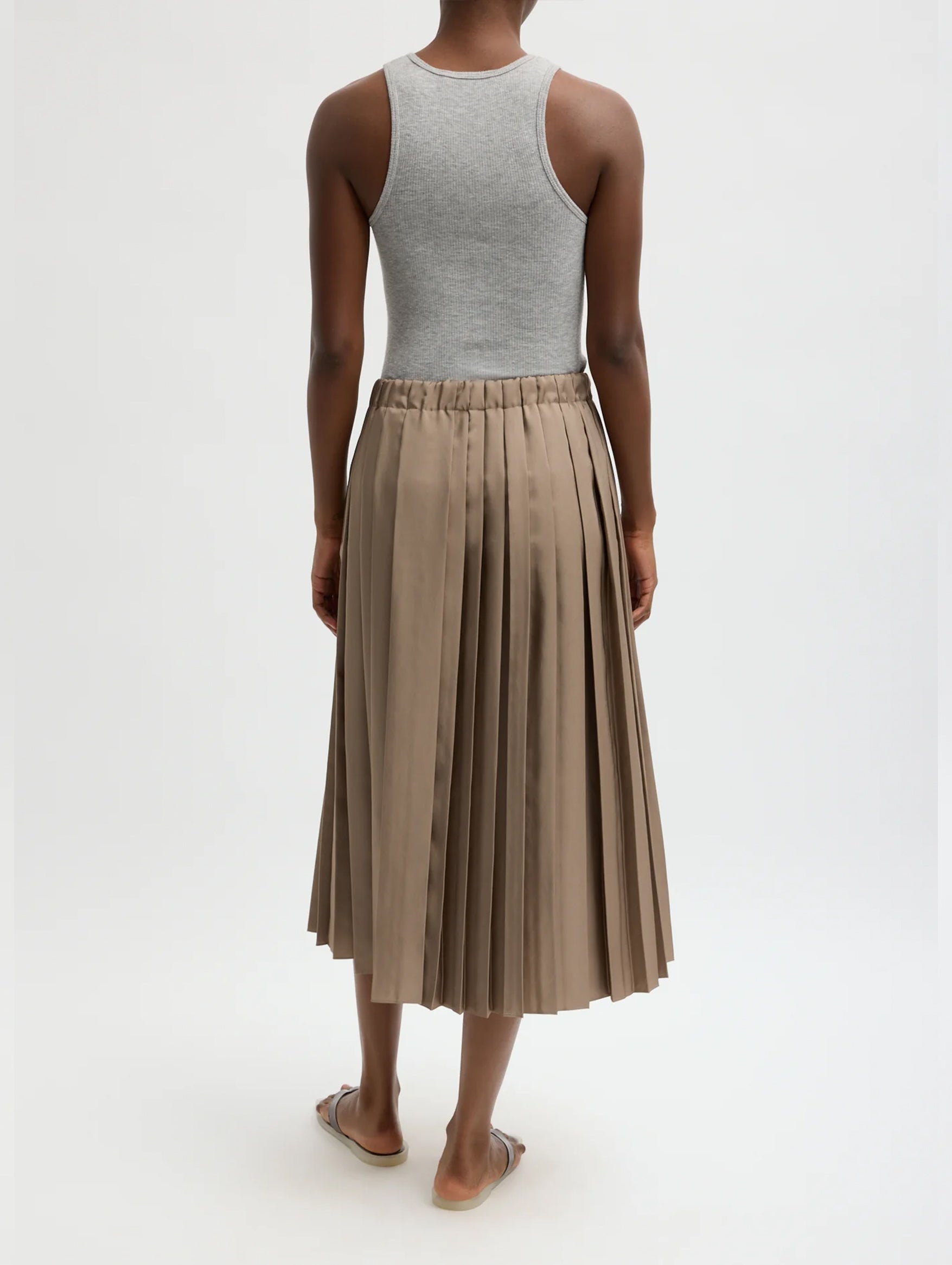 Feather weight Pleated Pullon Skirt in Latte