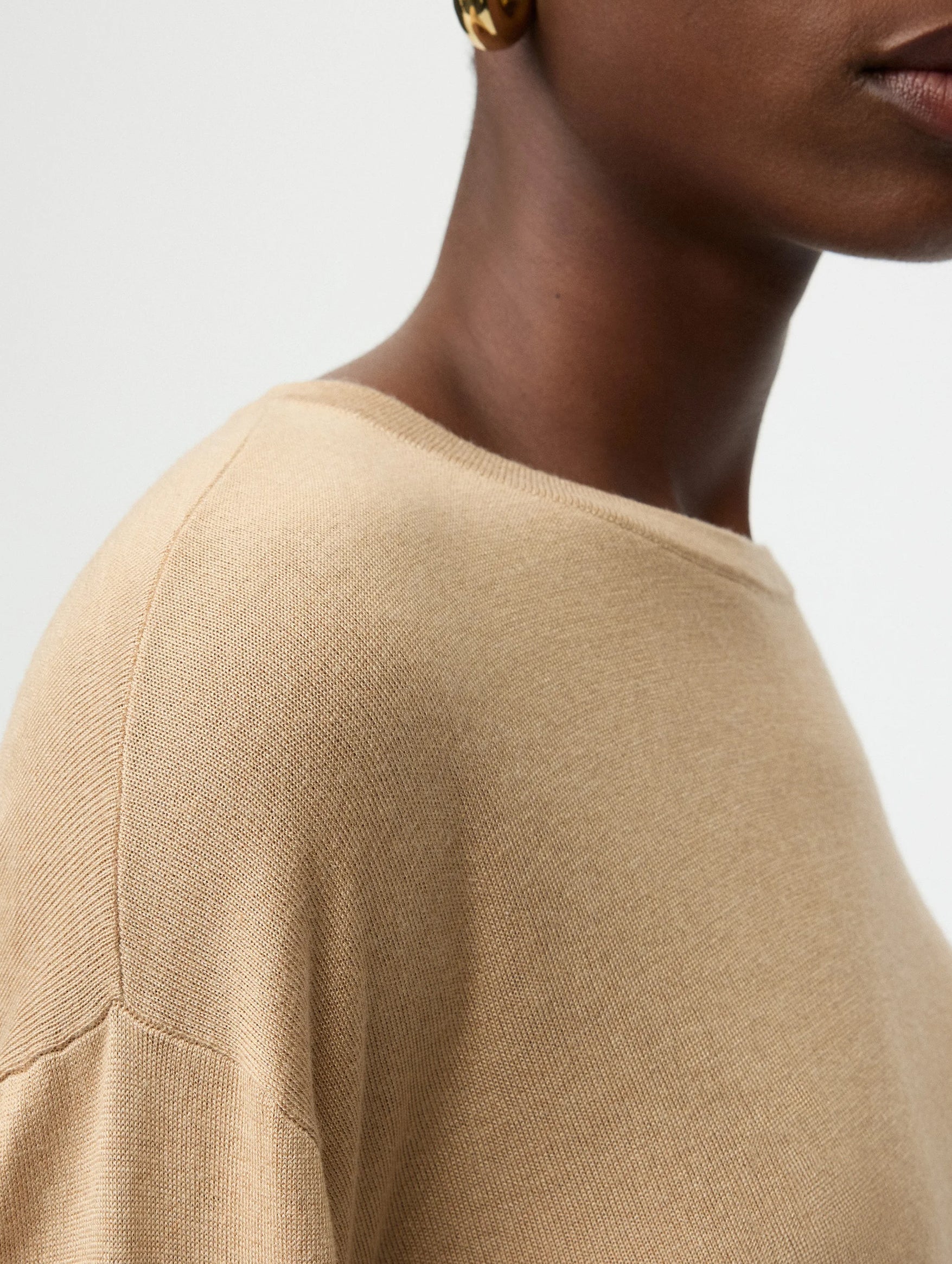 Fine Knit Cashmere Crewneck in Camel