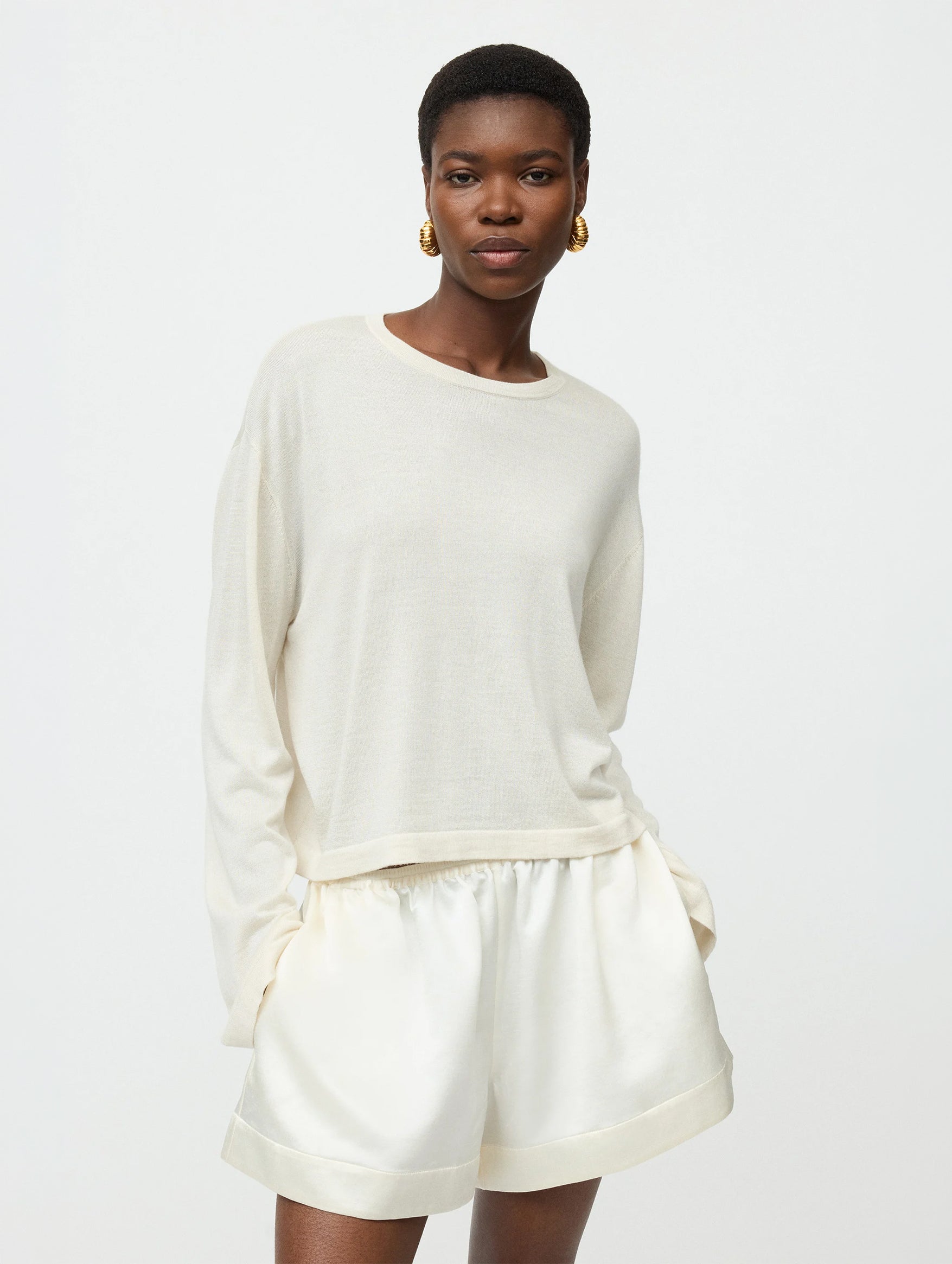 Fine Knit Cashmere Crewneck in Feather White