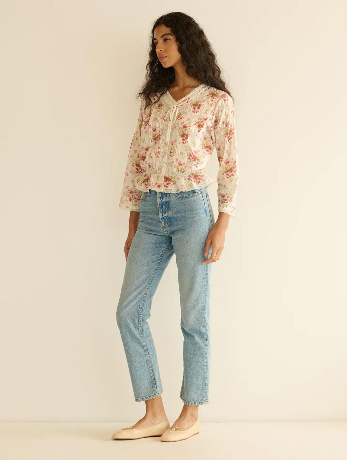 Hillock Top in Ivory Lantana Floral