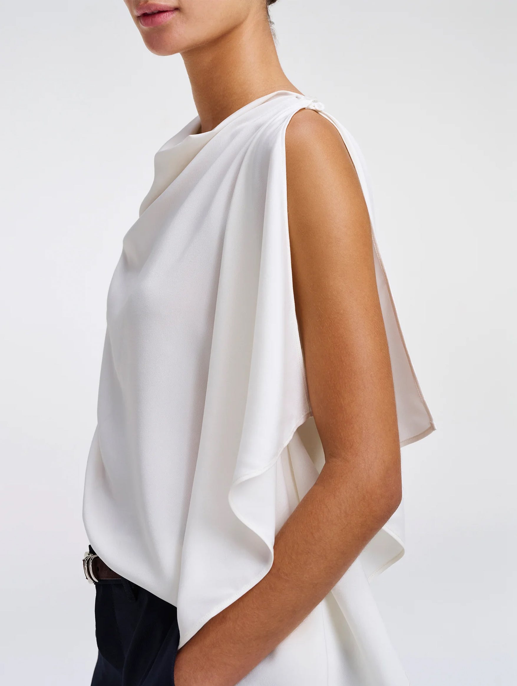 Kit Asymmetric Top in Off White