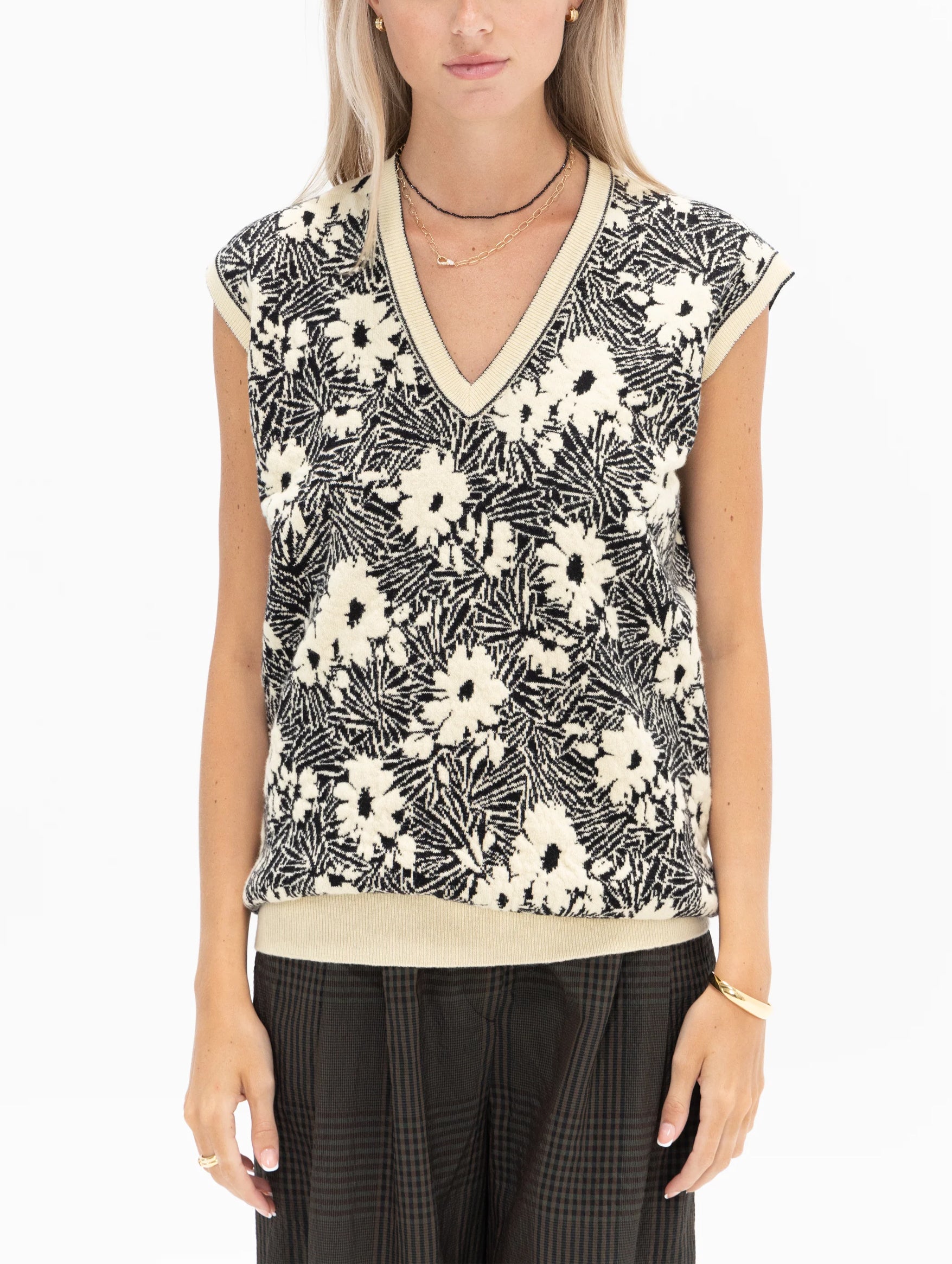 V Neck Floral Knit Vest in Yellow Jacquard