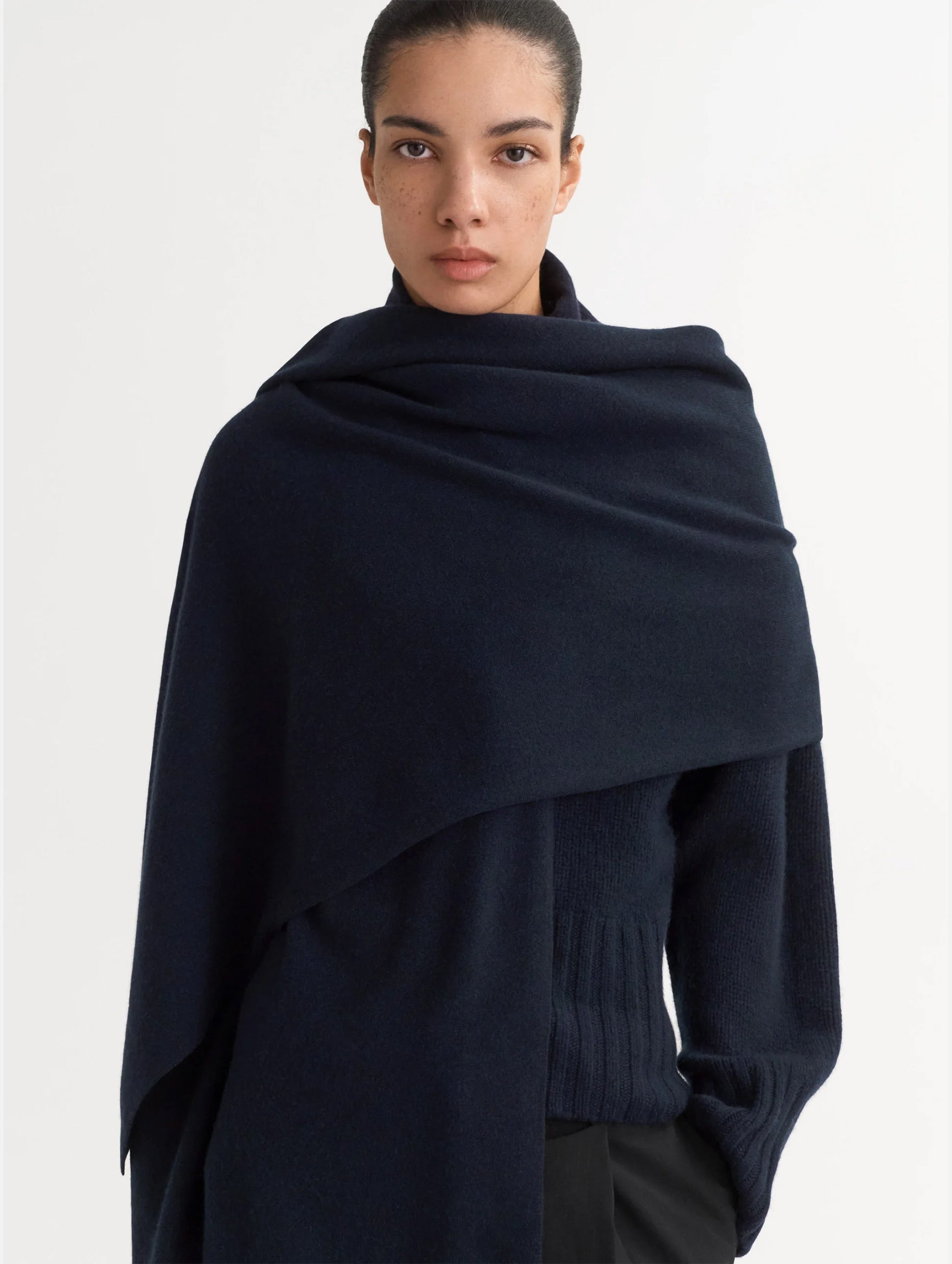 Knitted Scarf in Navy