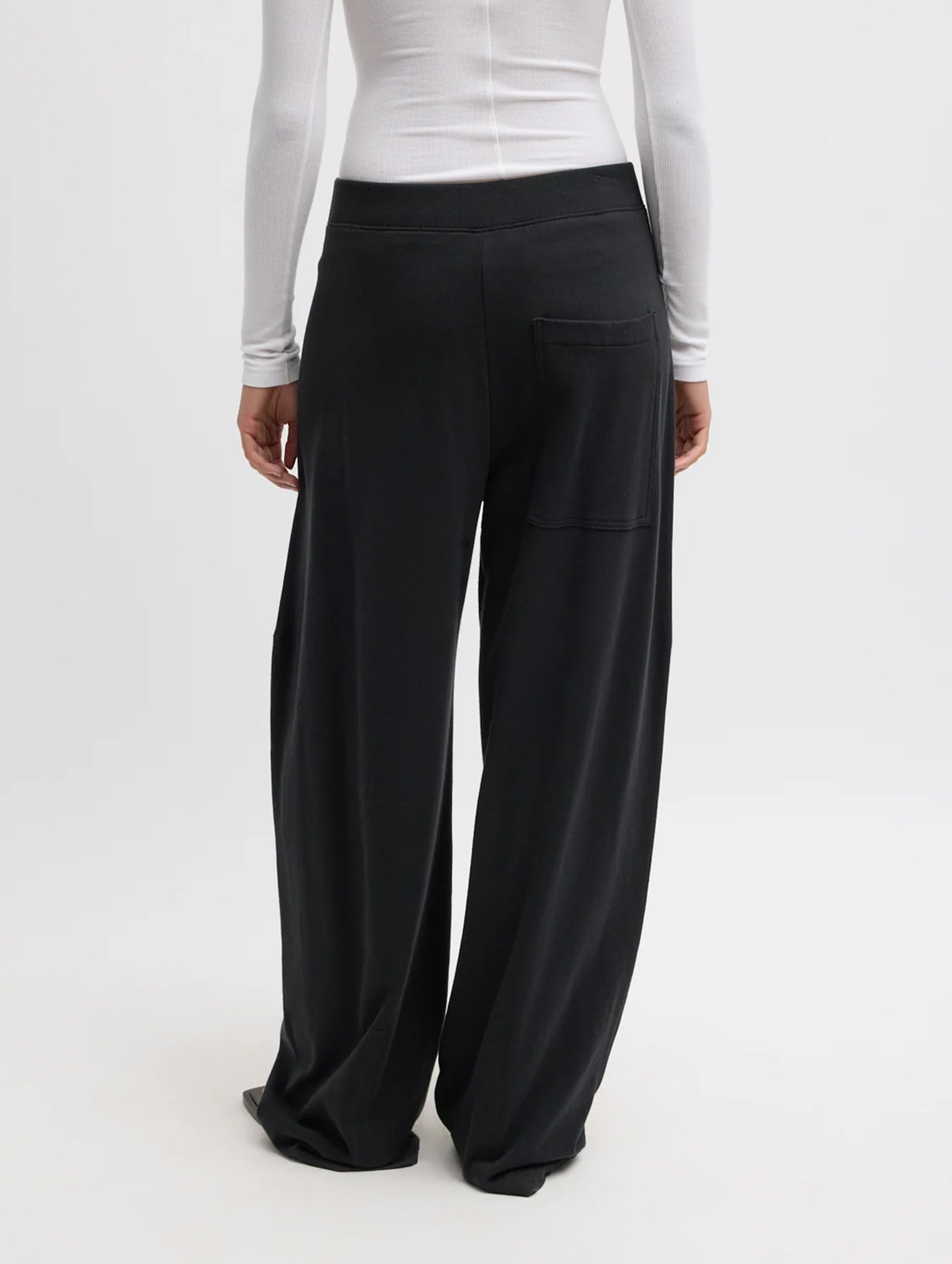 Light Weight Sweatshirting Winslow Pant Short in Black