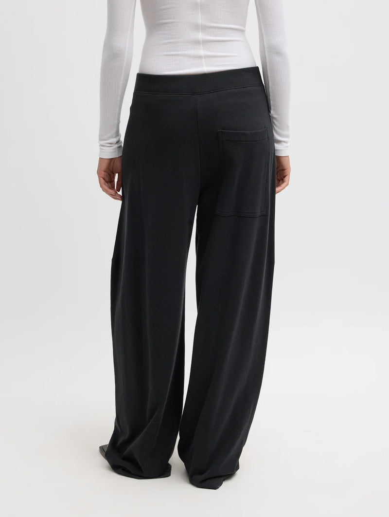 Light Weight Sweatshirting Winslow Pant Short in Black