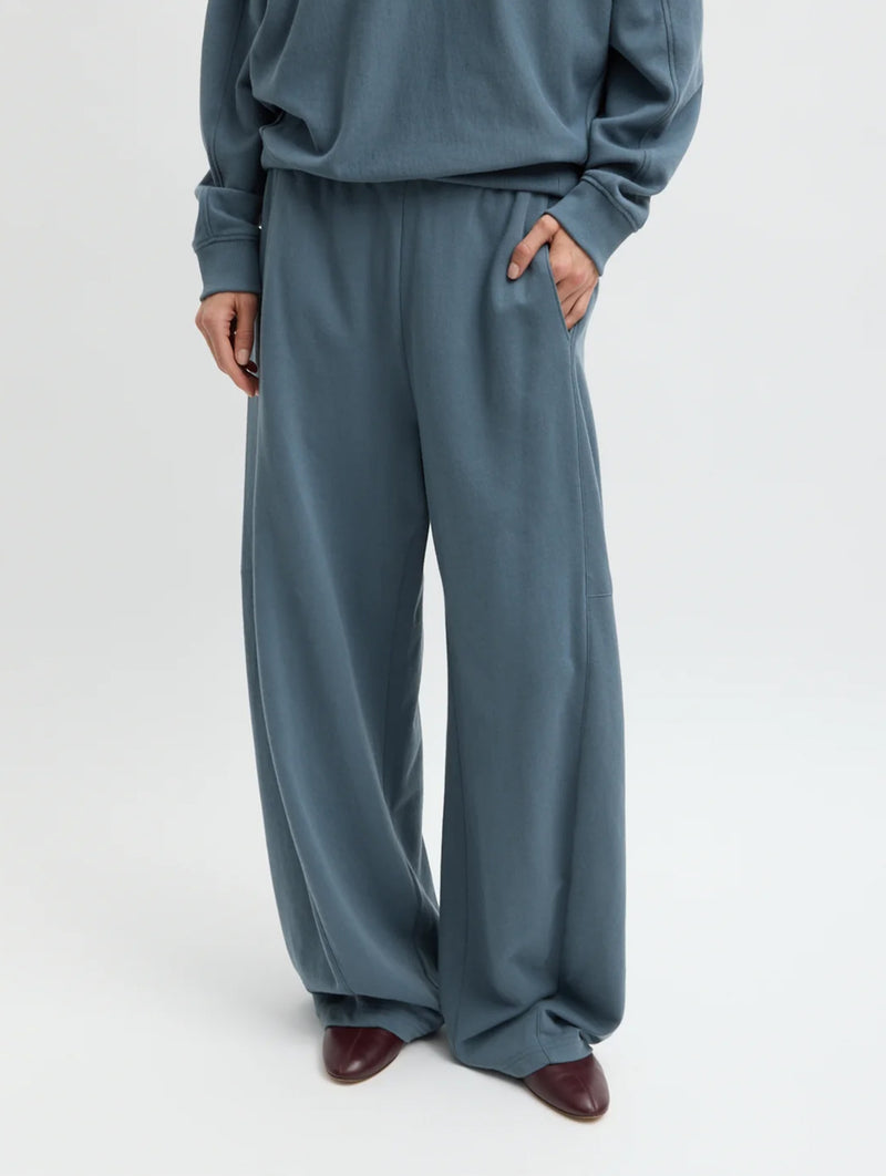 Light Weight Sweatshirting Winslow Pant Regular in Blue Grey