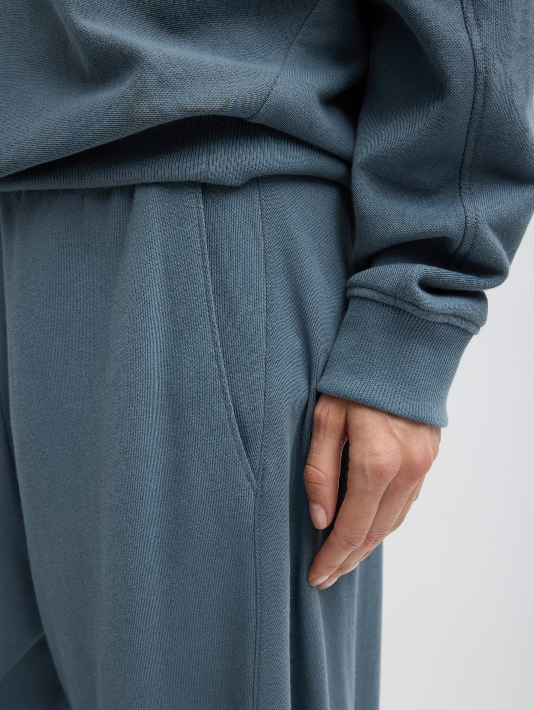 Light Weight Sweatshirting Winslow Pant Regular in Blue Grey