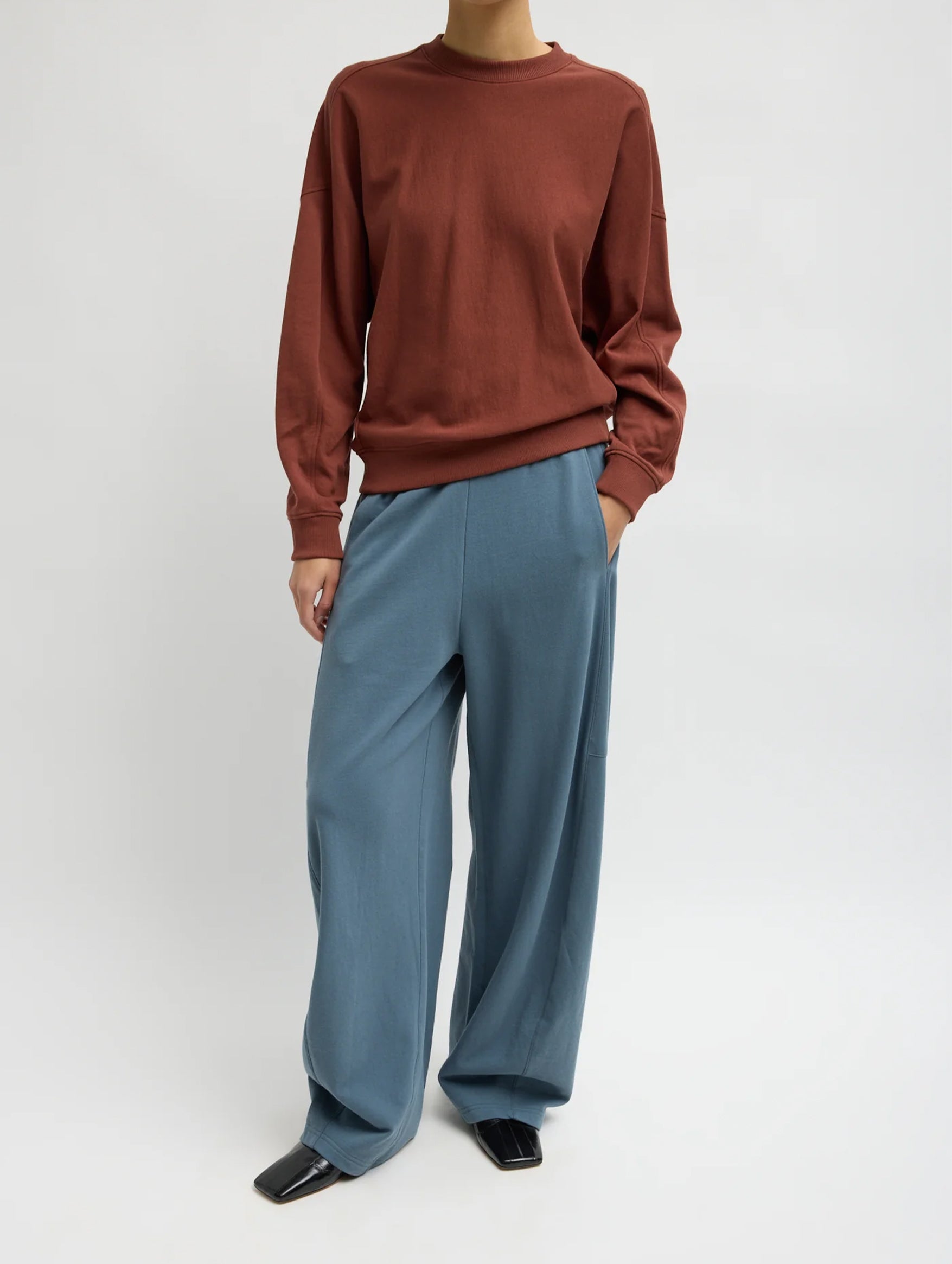 Light Weight Sweatshirting Winslow Pant Short in Blue Grey