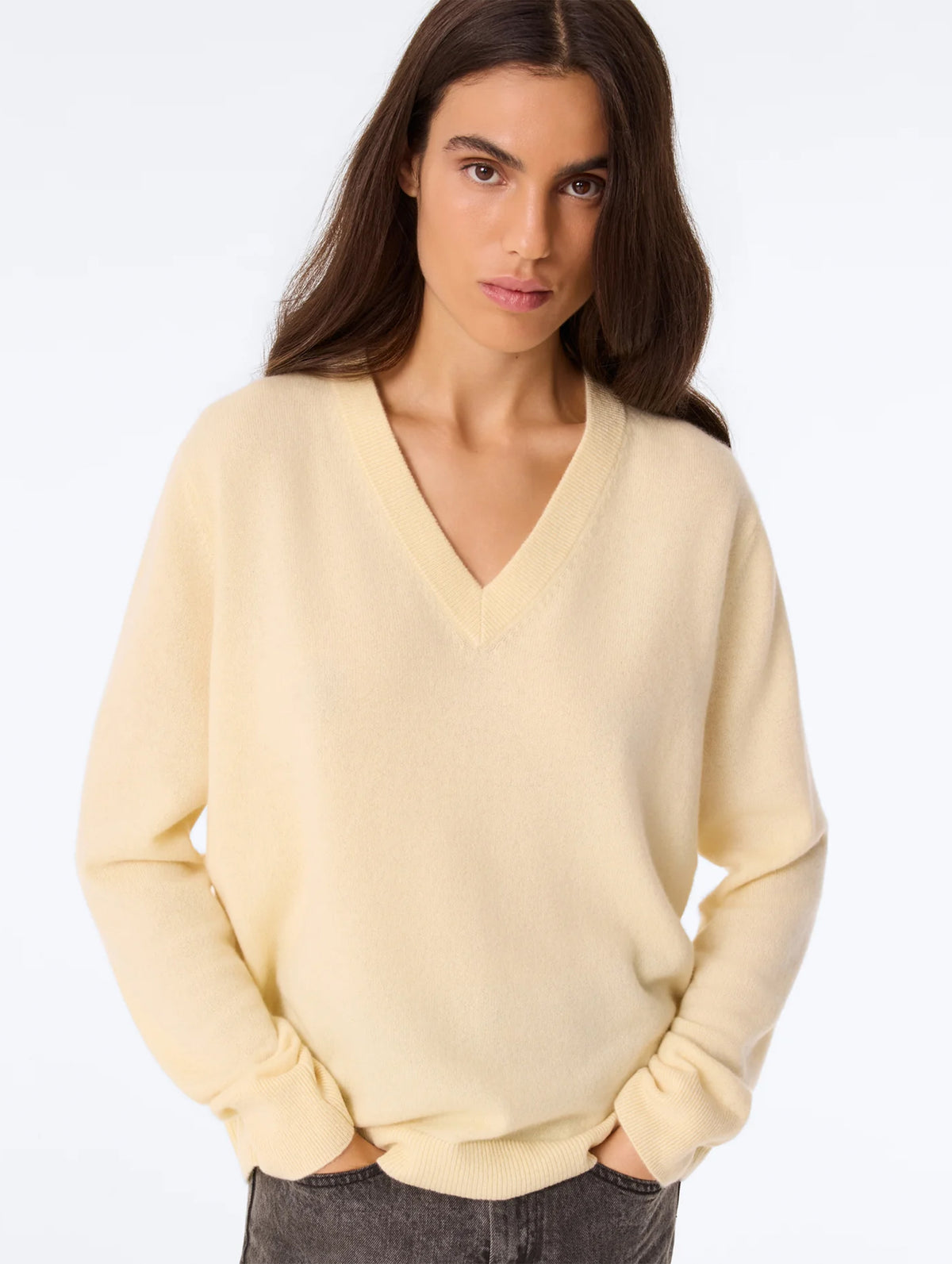 Lita V-neck Sweater in Anis
