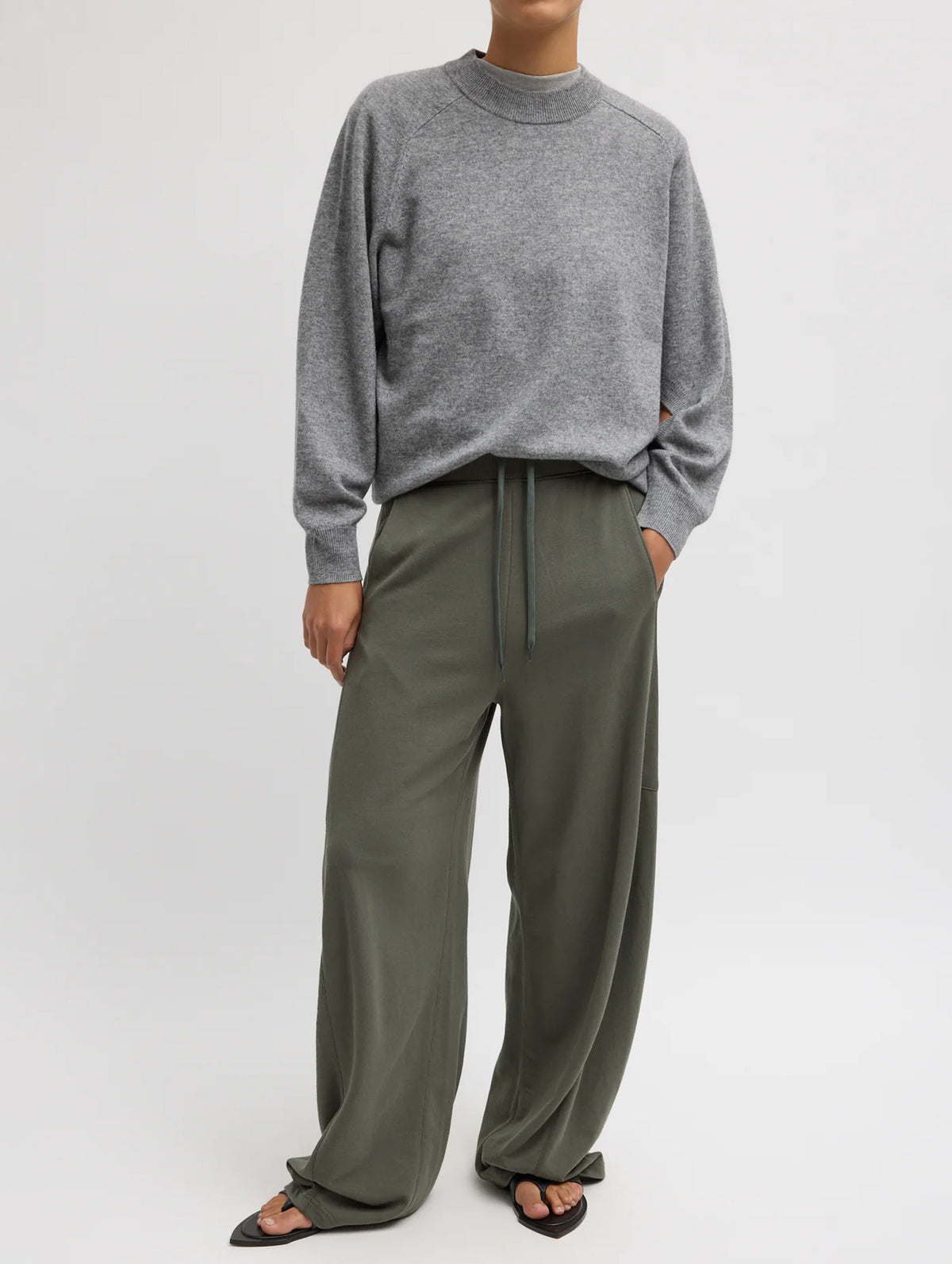 Light Weight Sweatshirting Short Winslow Pant in Olive