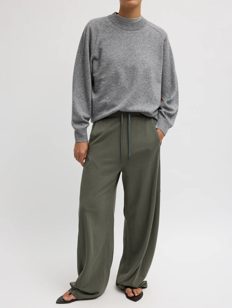 Light Weight Sweatshirting Regular Winslow Pant in Olive