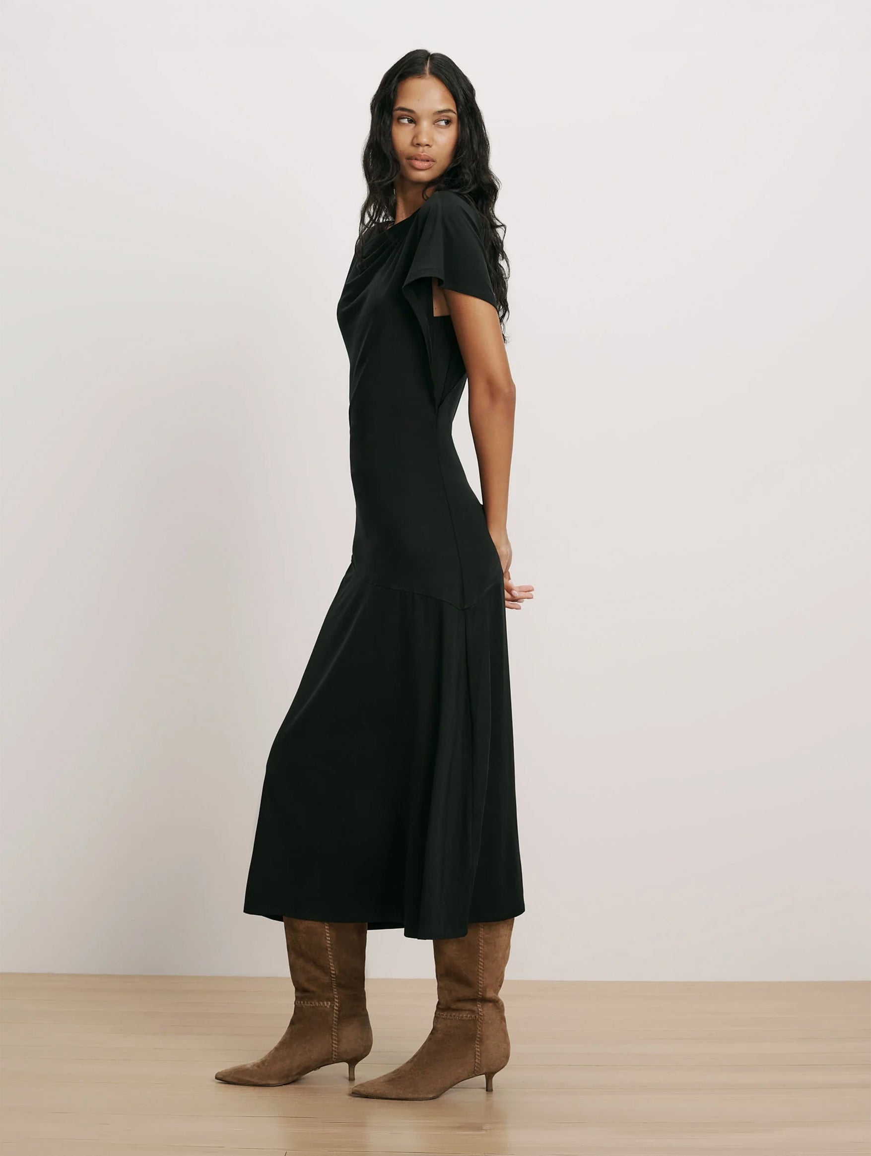 Lila Ruched Midi Dress in Black