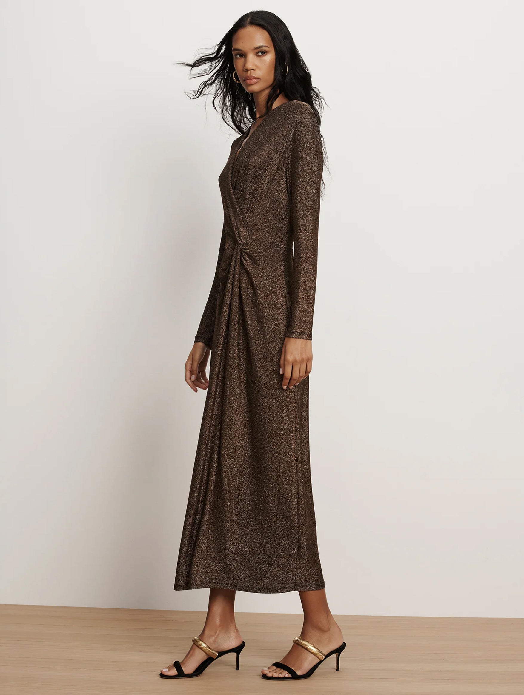 Neomie Metallic Midi Dress in Gold