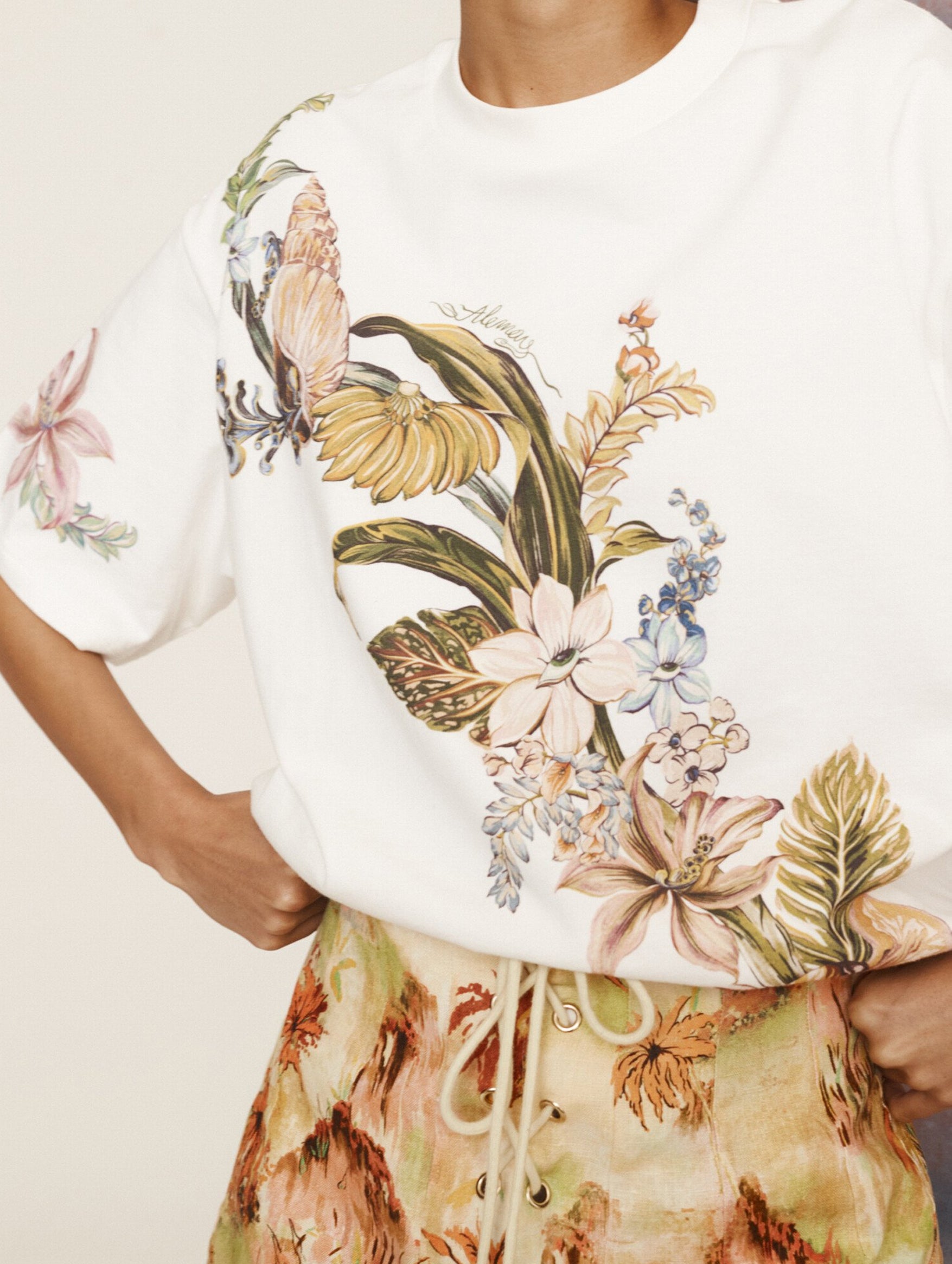 Oleander Tee in White