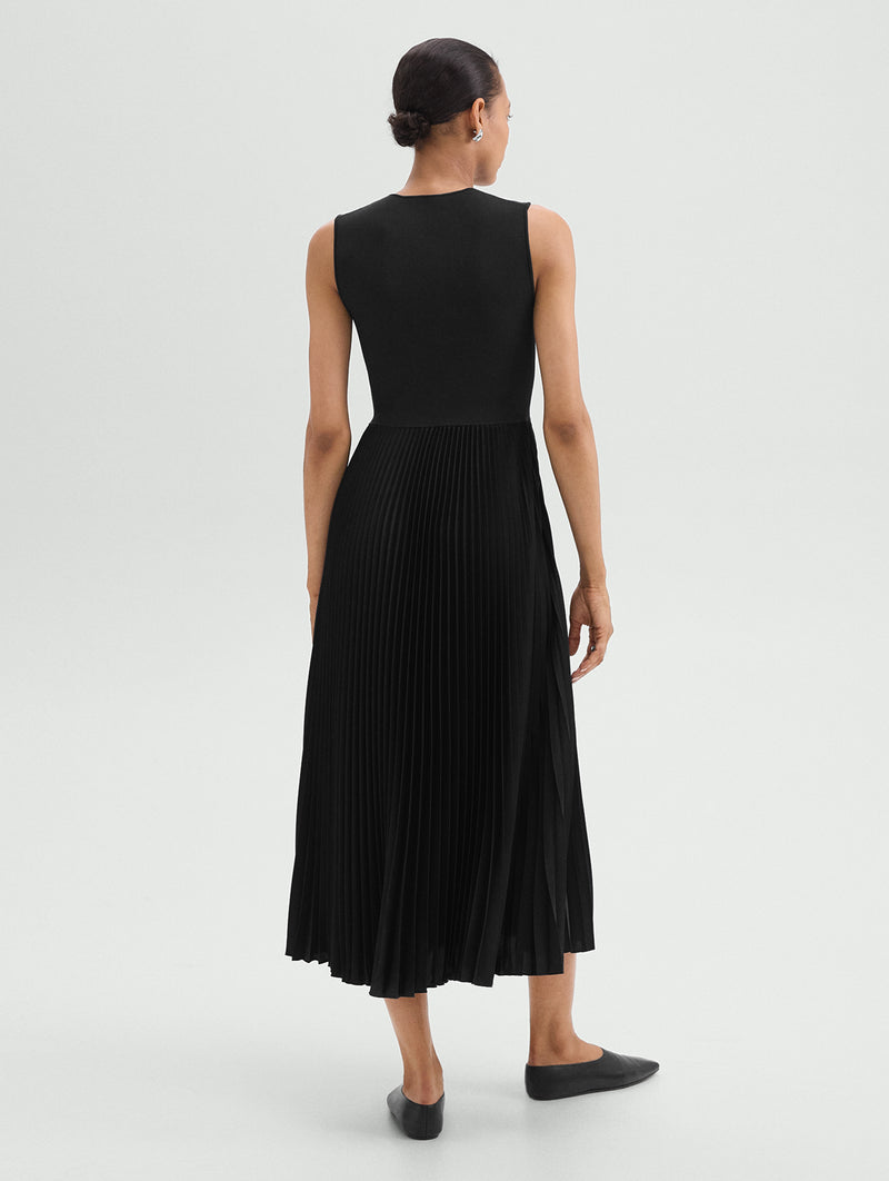 Crewneck Sleevless Pleated Dress in Black