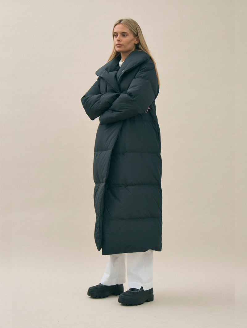 The Puffer Coat in Black
