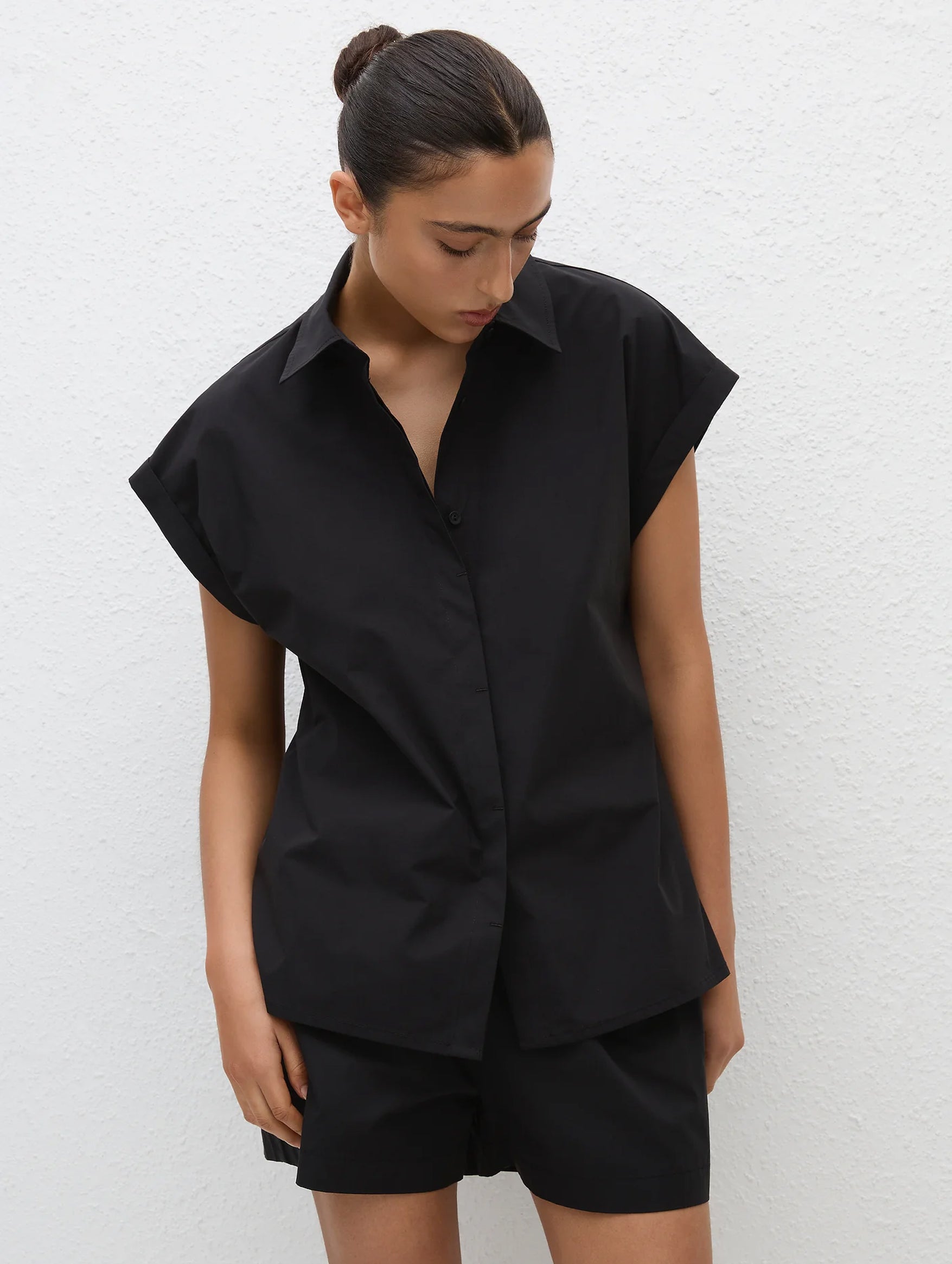 Relaxed Sleeveless Shirt in Black