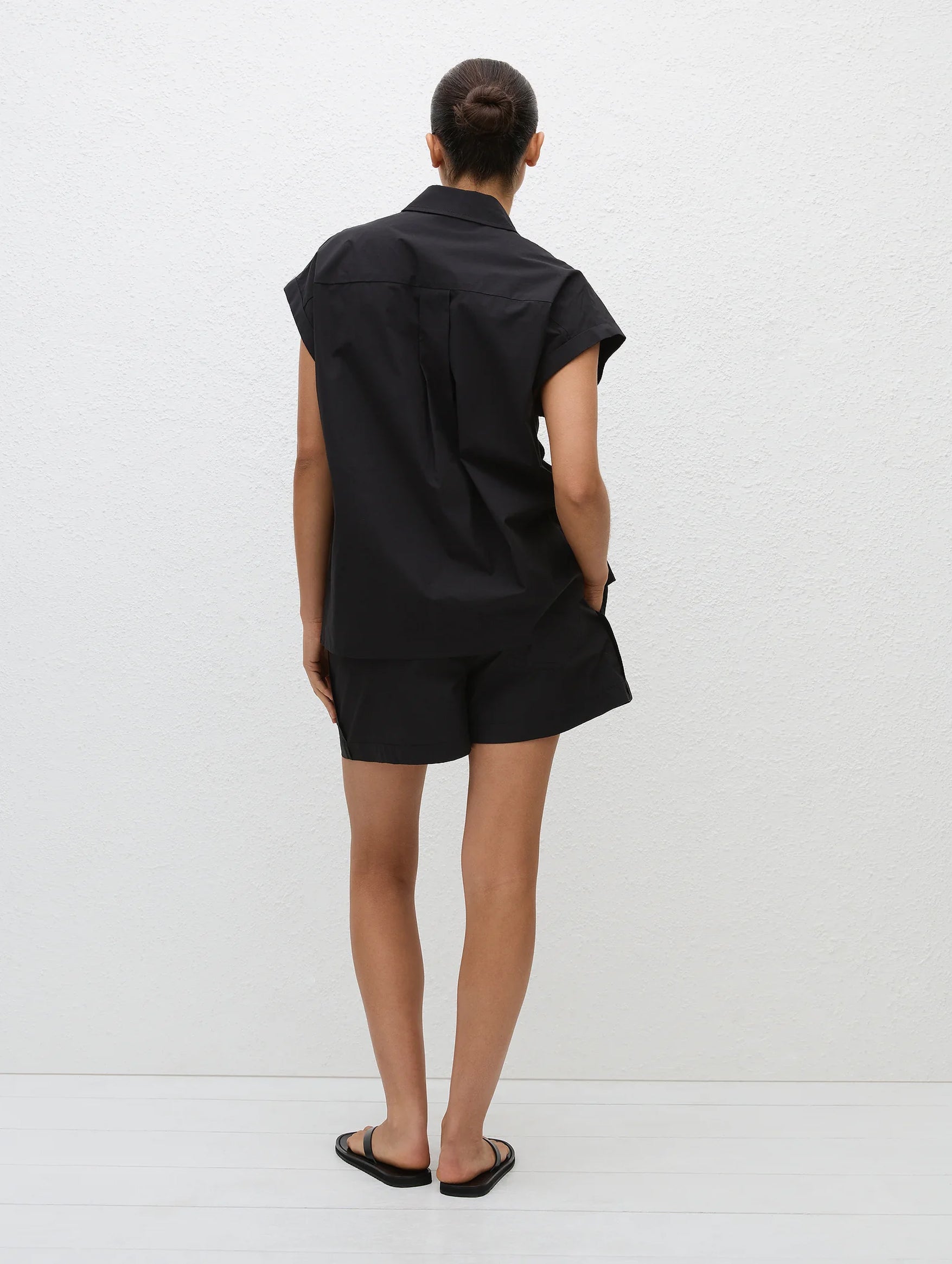 Relaxed Sleeveless Shirt in Black