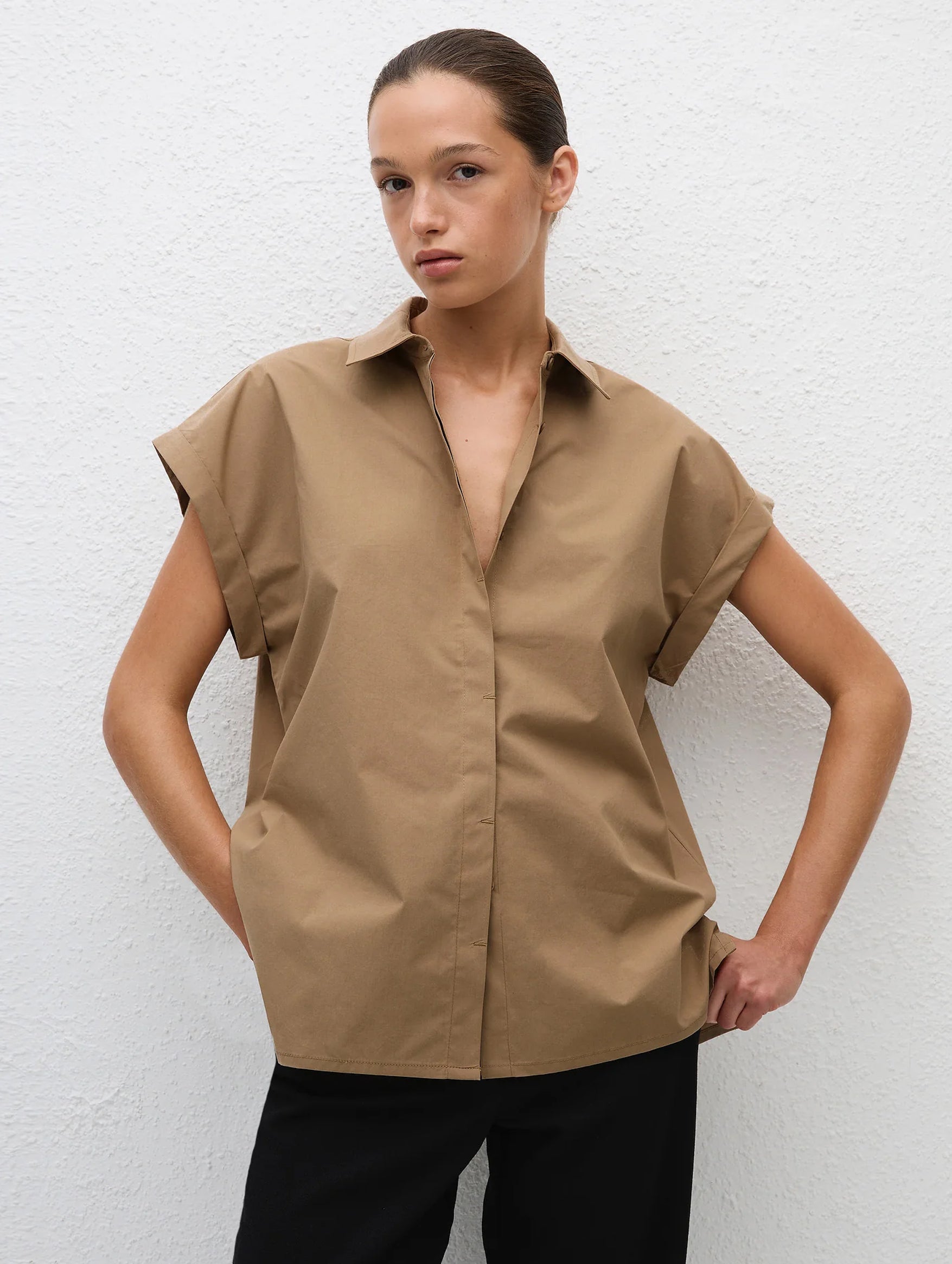 Relaxed Sleeveless Shirt in Stone